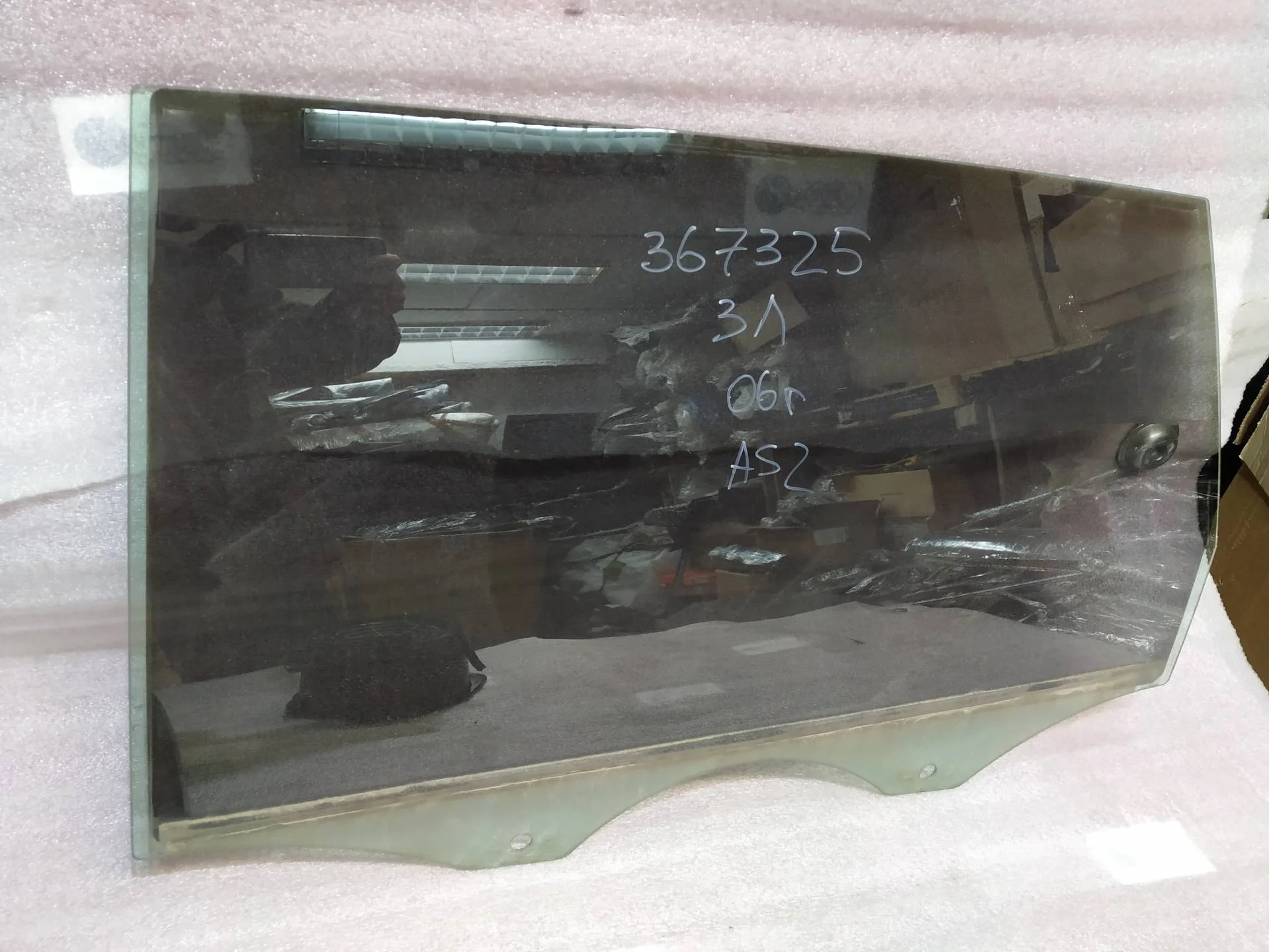 стекло двери задней левой Audi Q7  2008