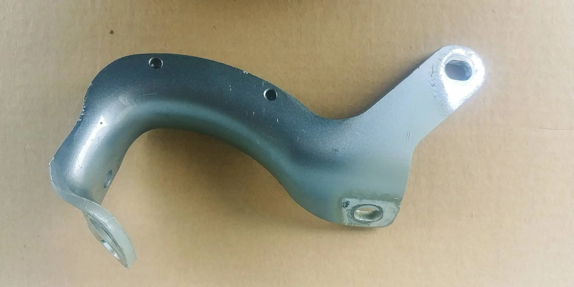 петля крышки багажника правая Audi Q7  2008