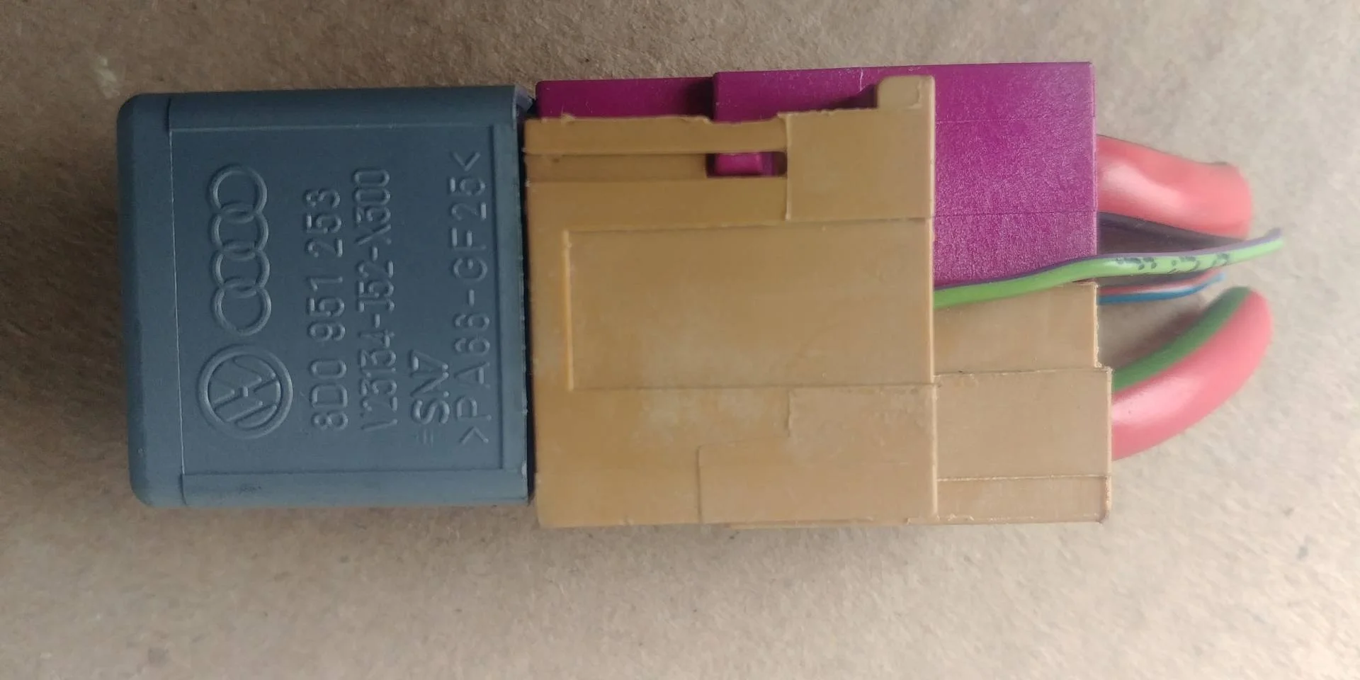 реле электровентилятора Volkswagen Tiguan  2009