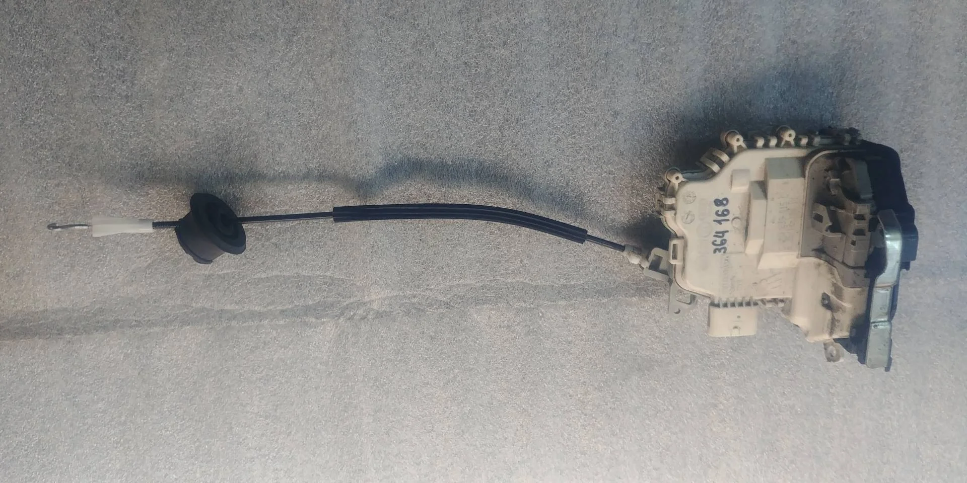 замок двери задней левой Audi A4  2013