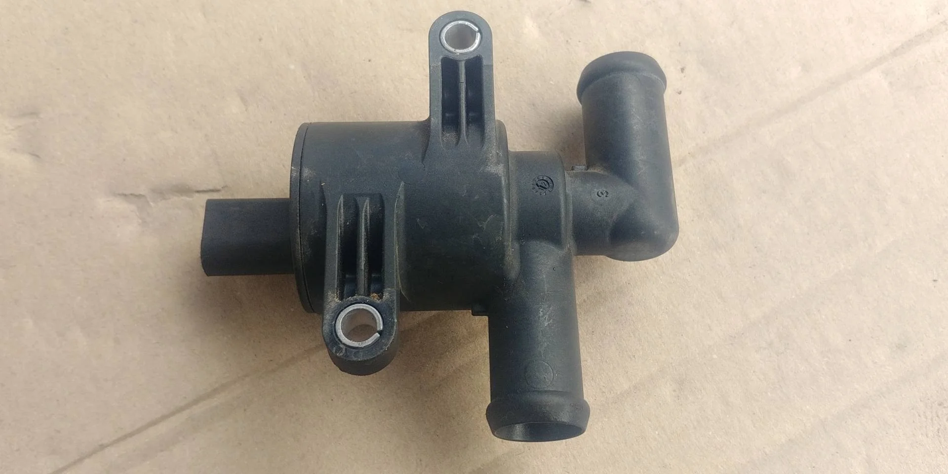 электромагнитный клапан Audi A4  2013