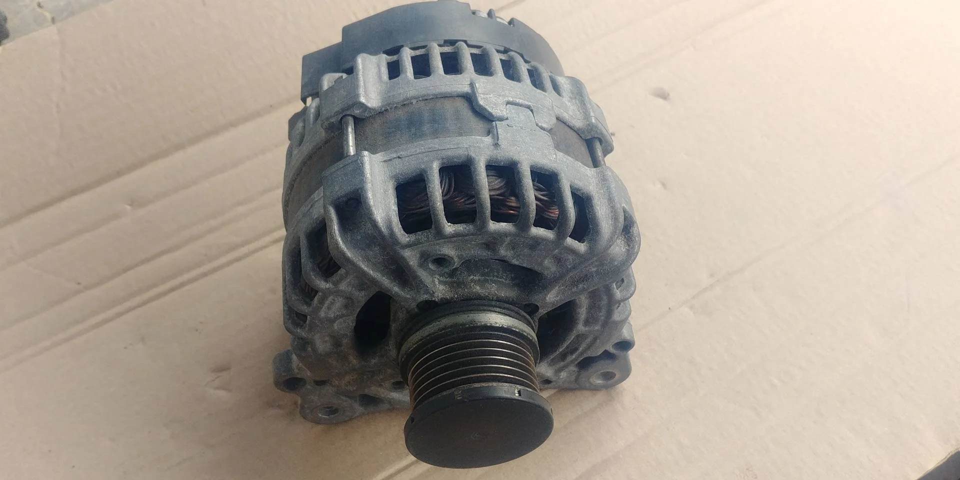 генератор Audi A4  2013