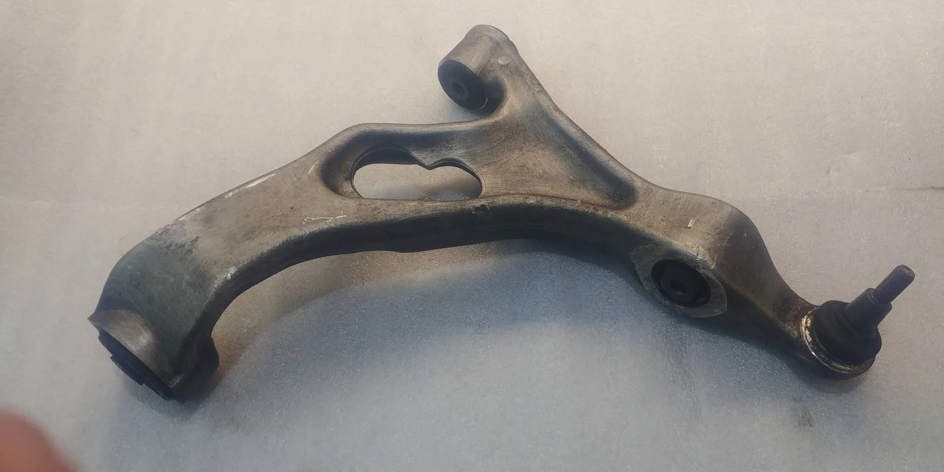 рычаг передний левый Audi Q7  2008