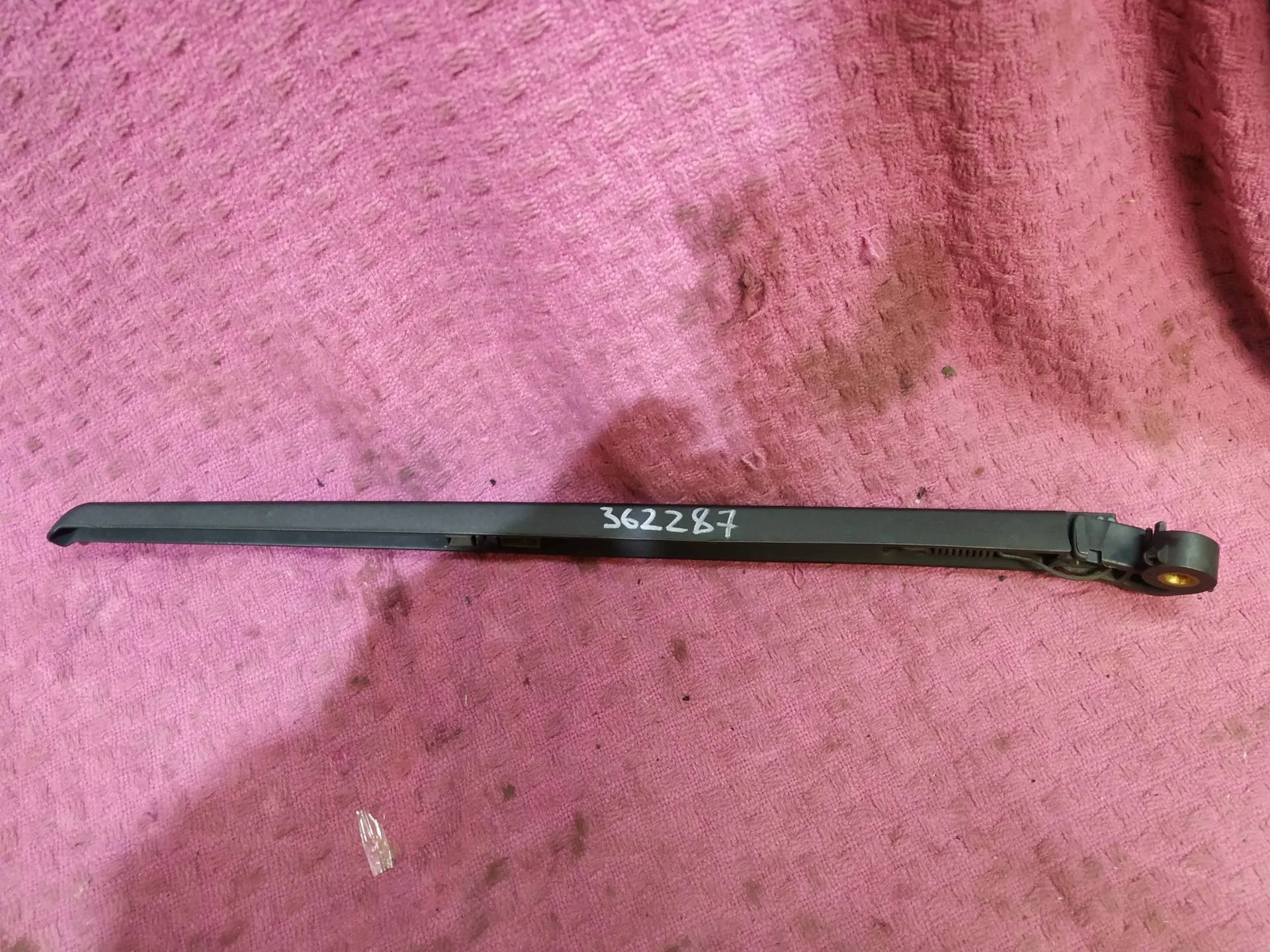 поводок стеклоочистителя Audi Q7  2008