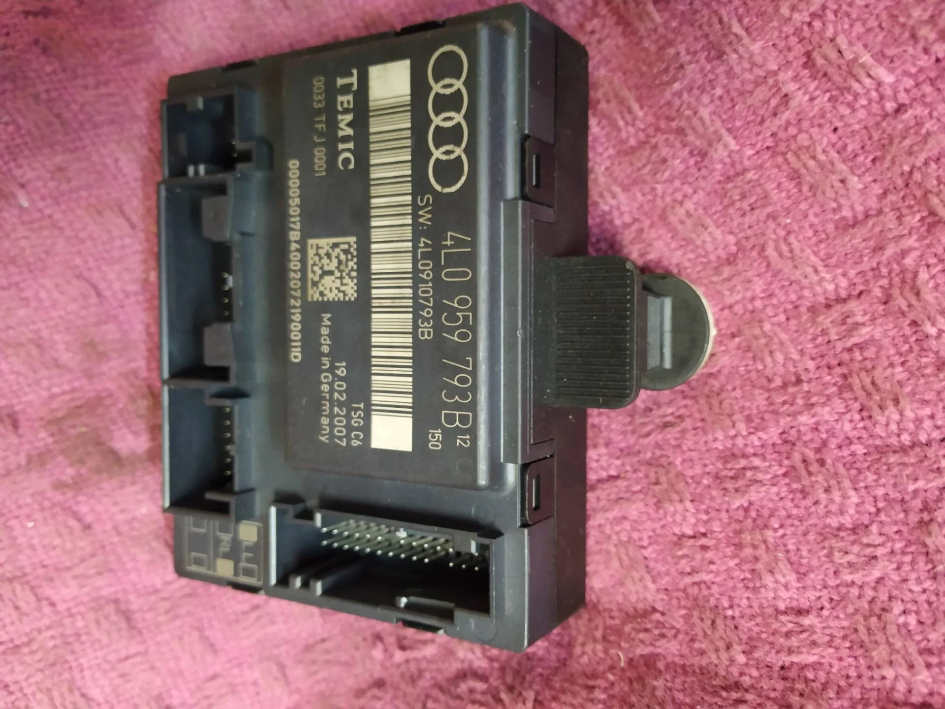 модуль управления двери передней левой Audi Q7  2008