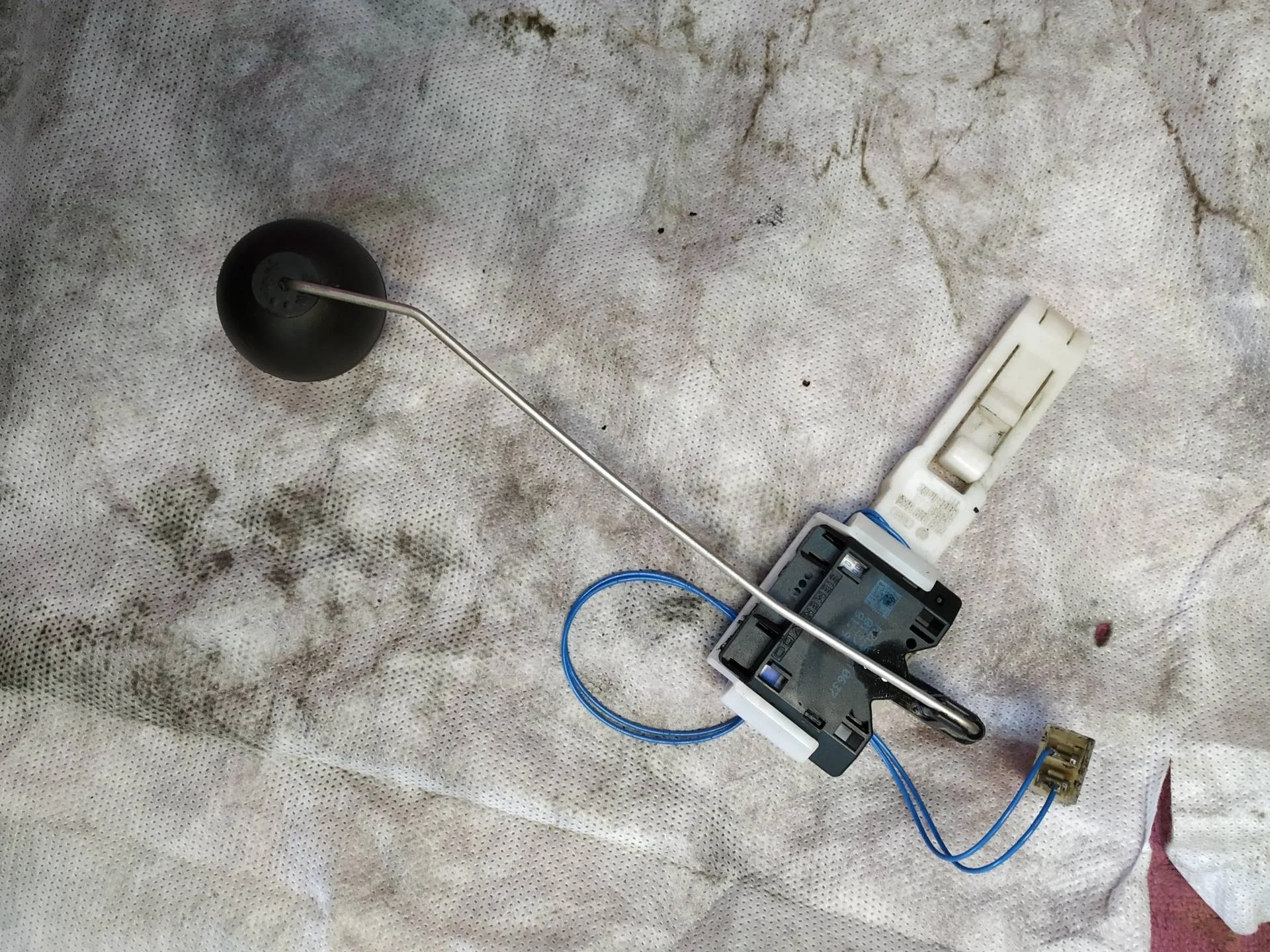 датчик уровня топлива Audi Q7  2008