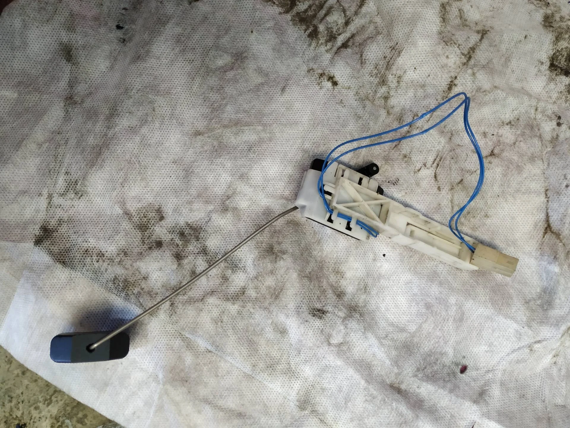 датчик уровня топлива Audi Q7  2008