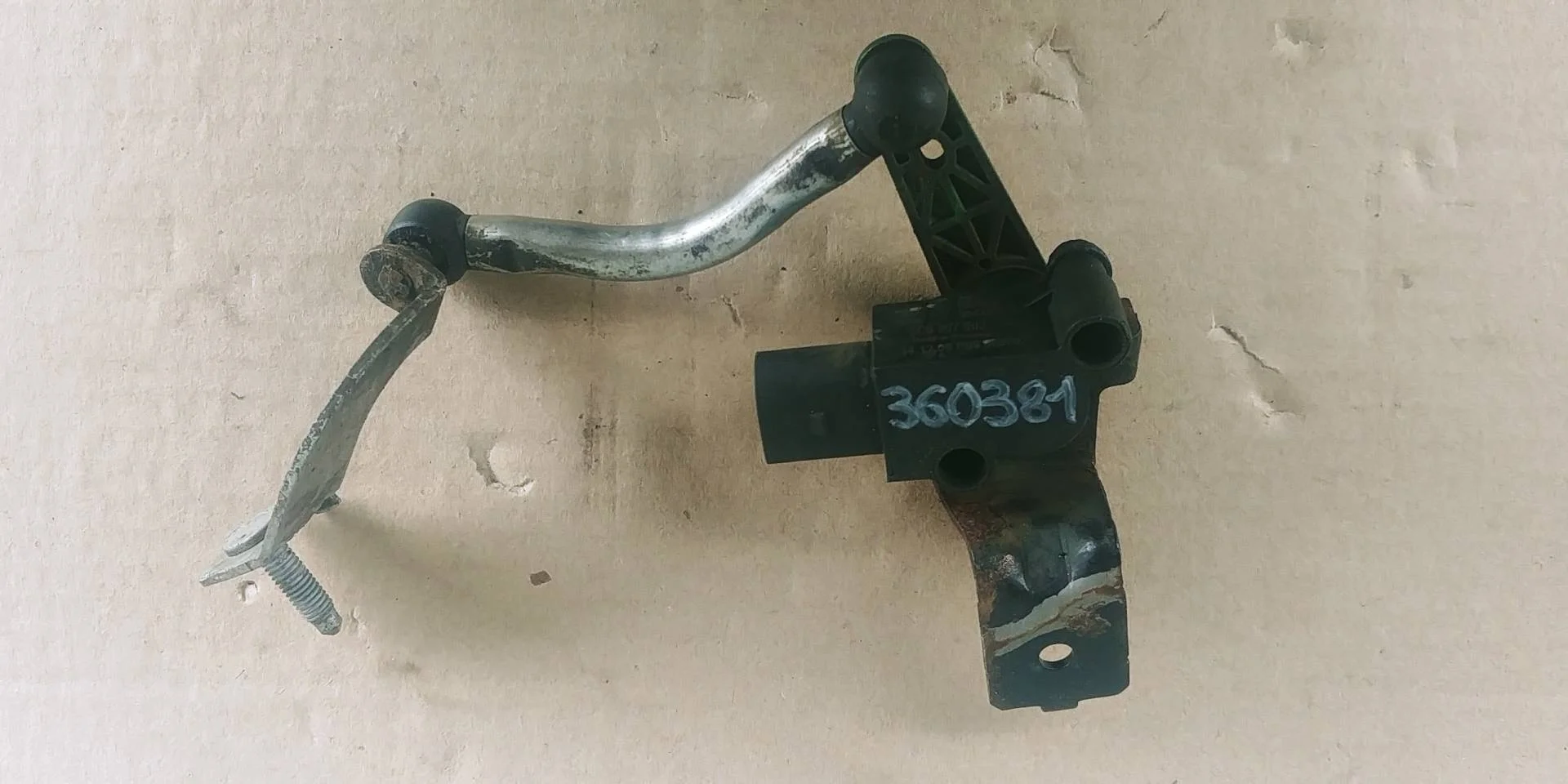 датчик дорожного просвета задний Volkswagen Passat CC  2008