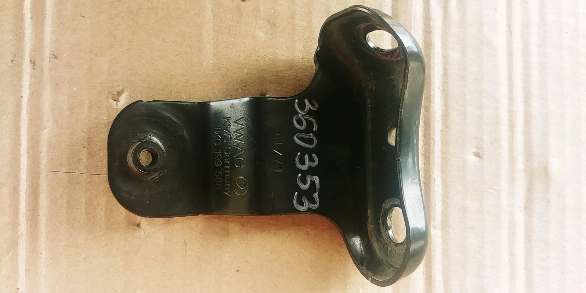 кронштейн двигателя правый Volkswagen Passat CC  2008