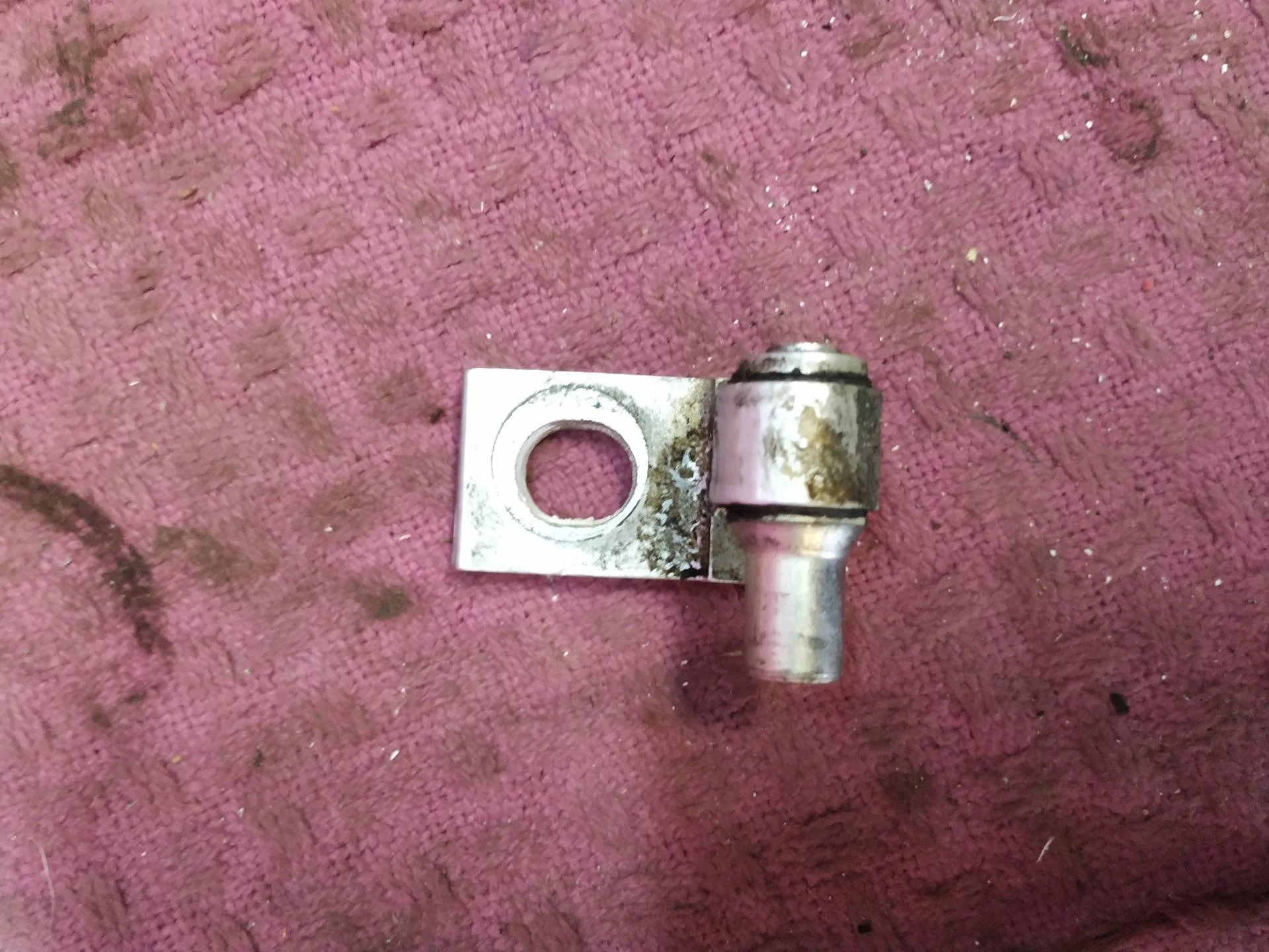 петля двери передней левой Volkswagen Passat CC  2008