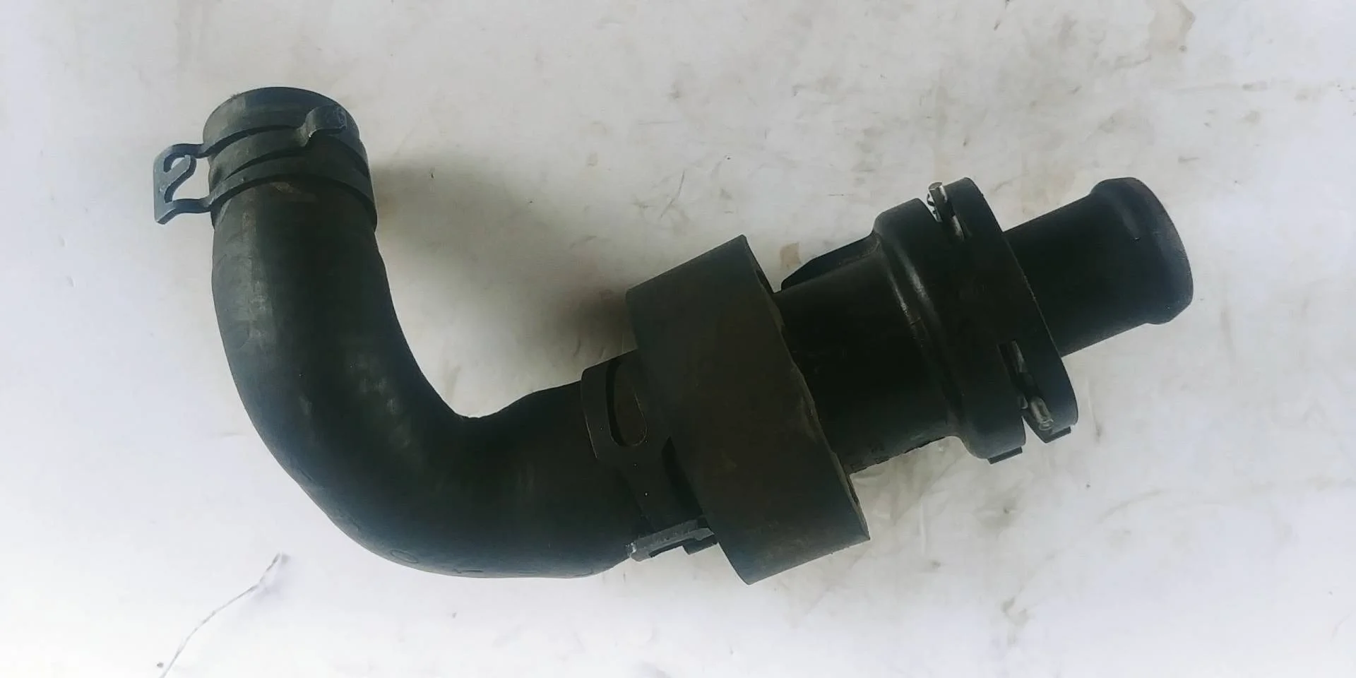 корпус термостата Volkswagen Passat B6  2013