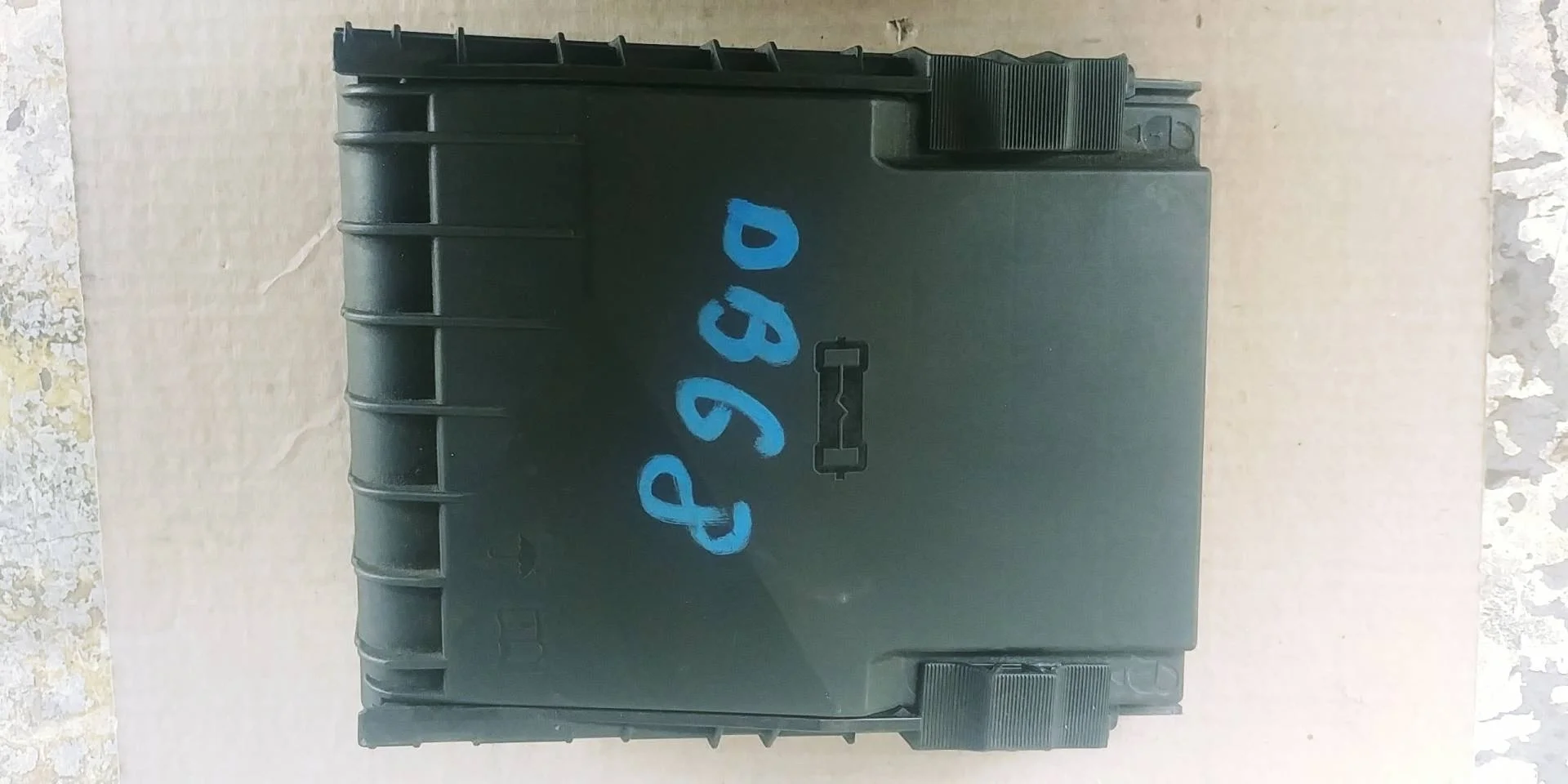 крышка блока предохранителей Volkswagen Passat B6  2013