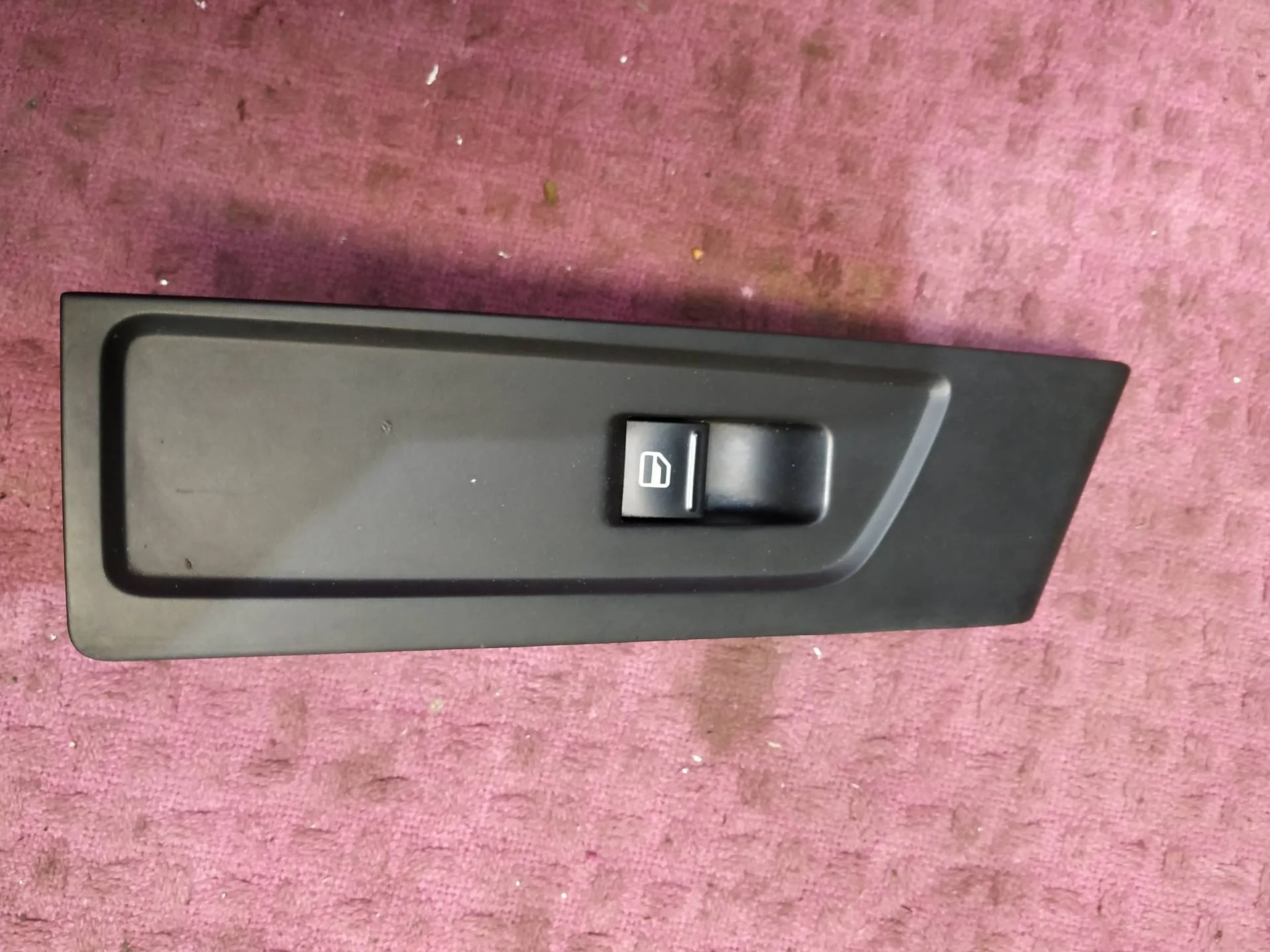 стартер Volkswagen Tiguan  2009