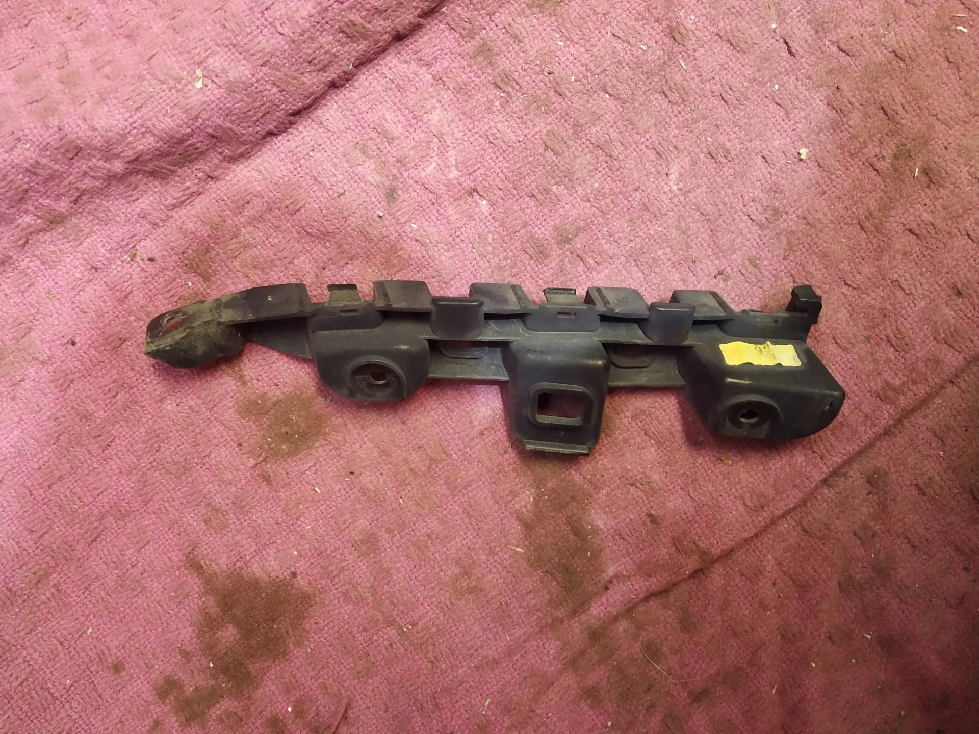 кронштейн (крепление) левый Volkswagen Passat B6  2013