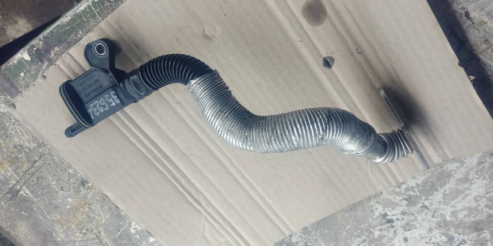 Патрубок маслоотделителя Audi A5 8T  2009