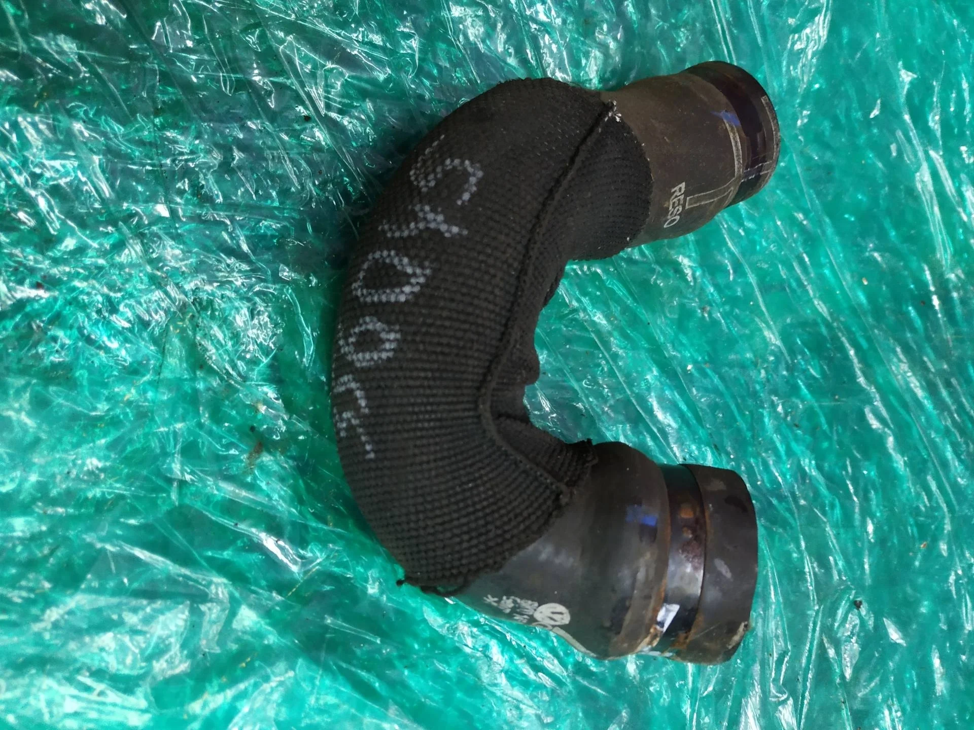 патрубок интеркулера левый Audi A5 8T  2009