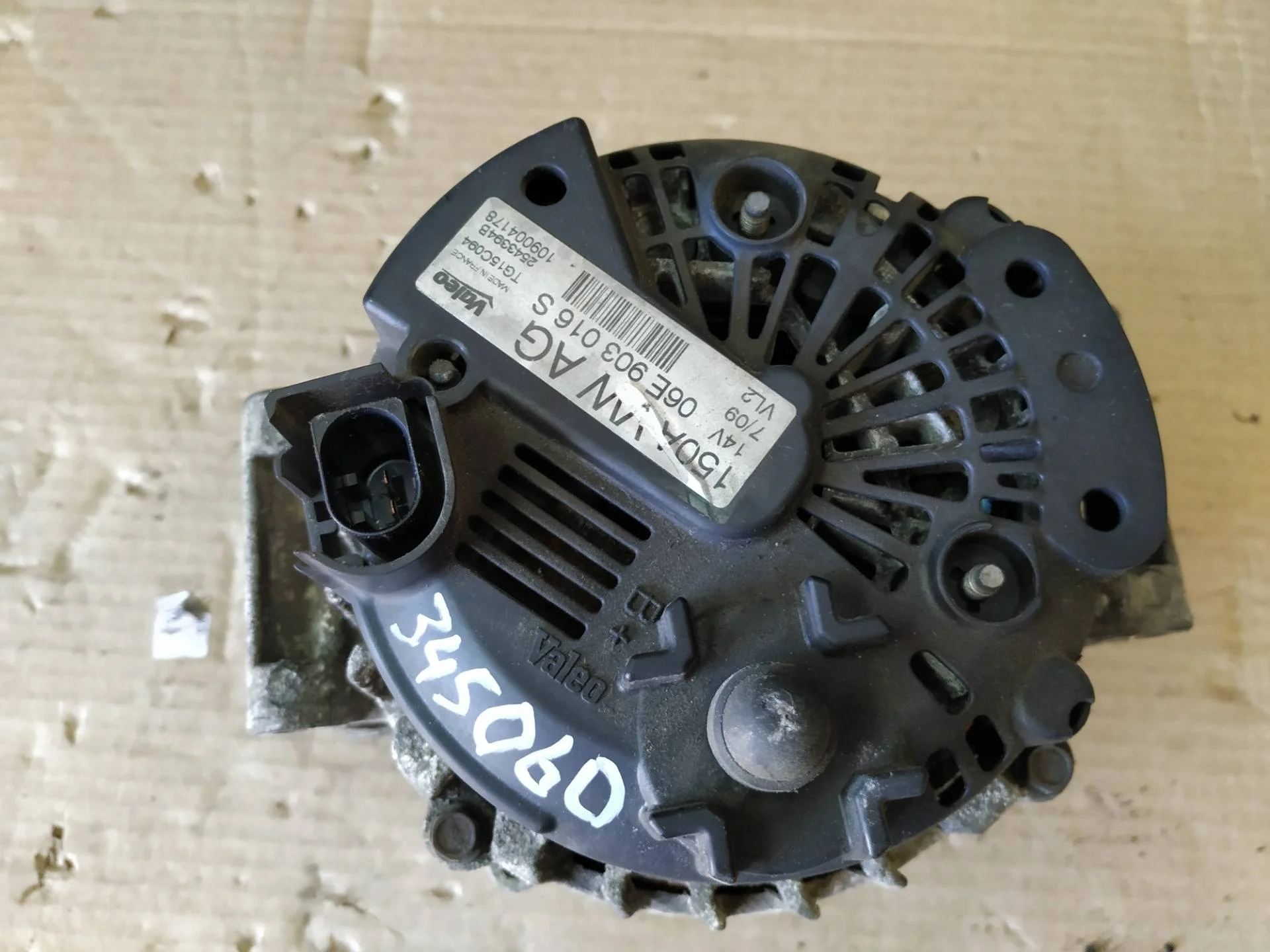 генератор Audi Q5  2010