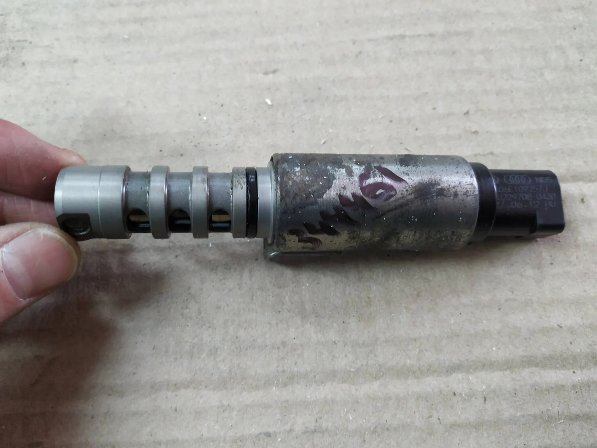 электромагнитный клапан Audi Q7  2013