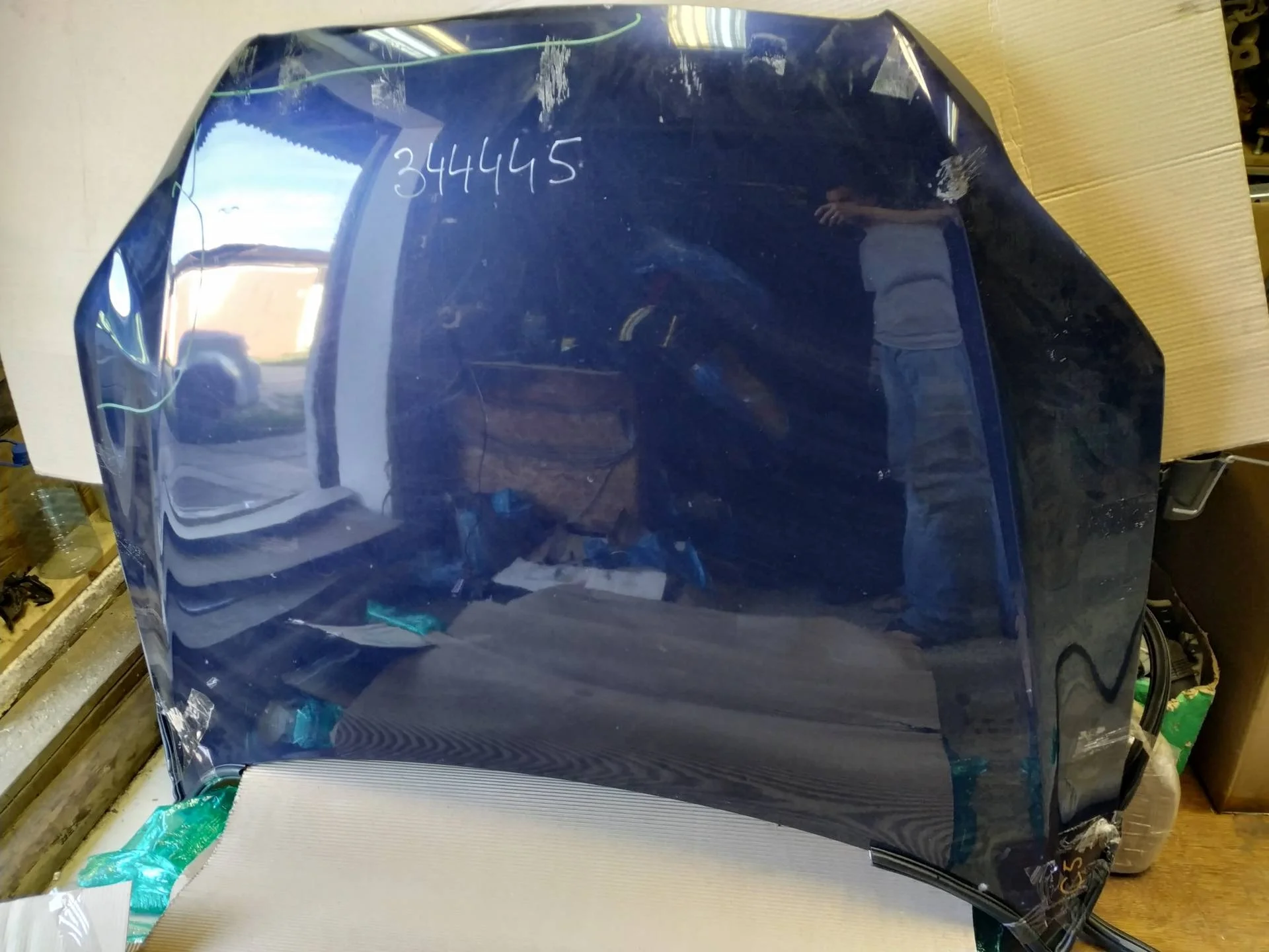 капот Audi Q7  2013