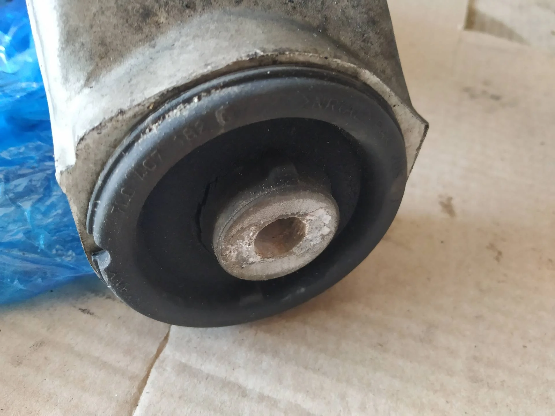 рычаг передний правый Audi Q7  2013