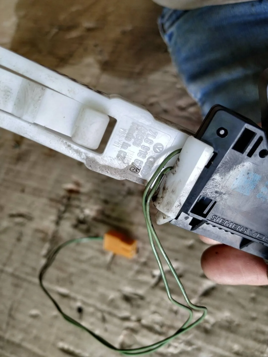 датчик уровня топлива Audi Q7  2013