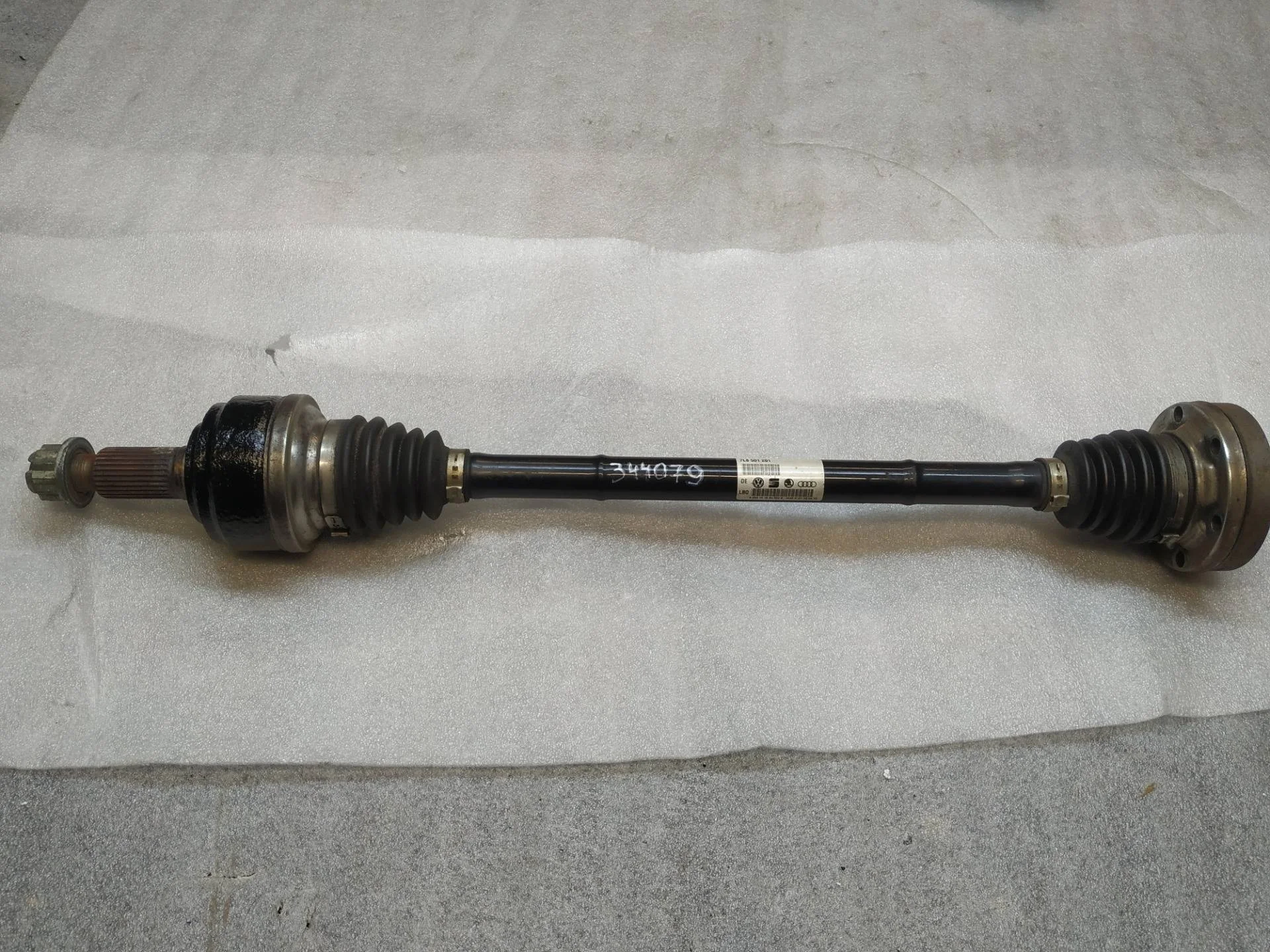 полуось задняя Audi Q7  2013