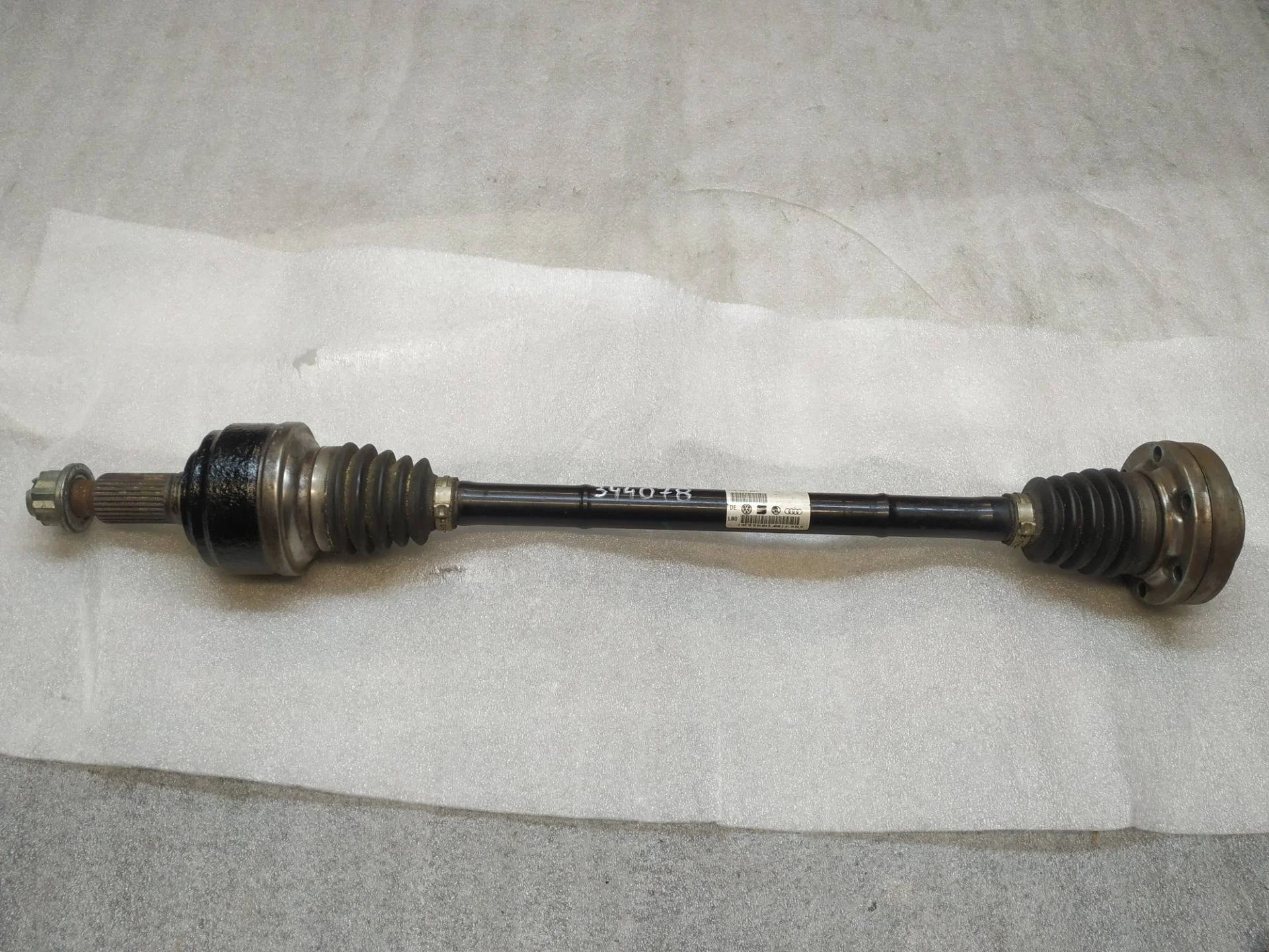 полуось задняя Audi Q7  2013