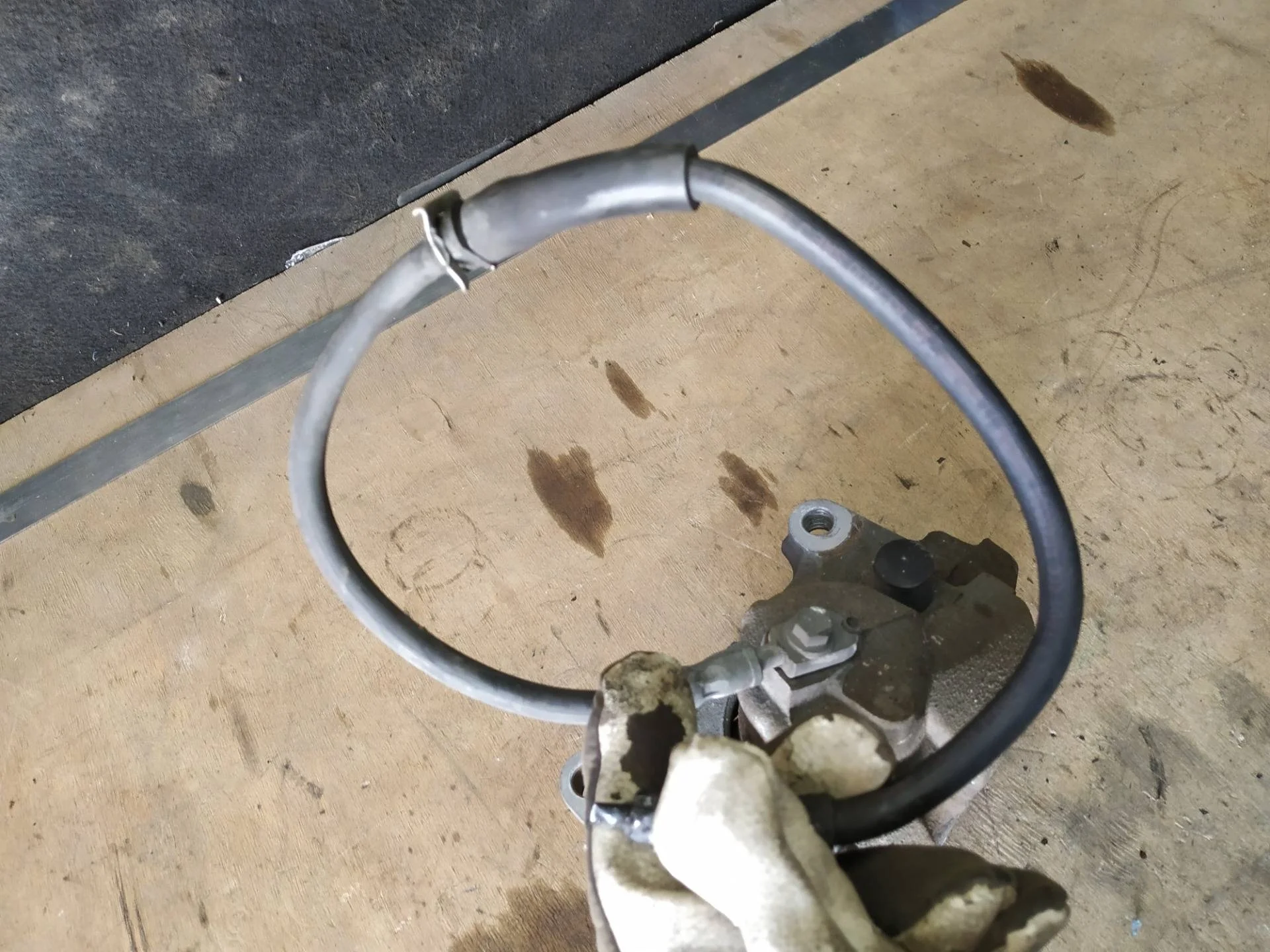 суппорт тормозной передний правый Volkswagen Passat CC  2008