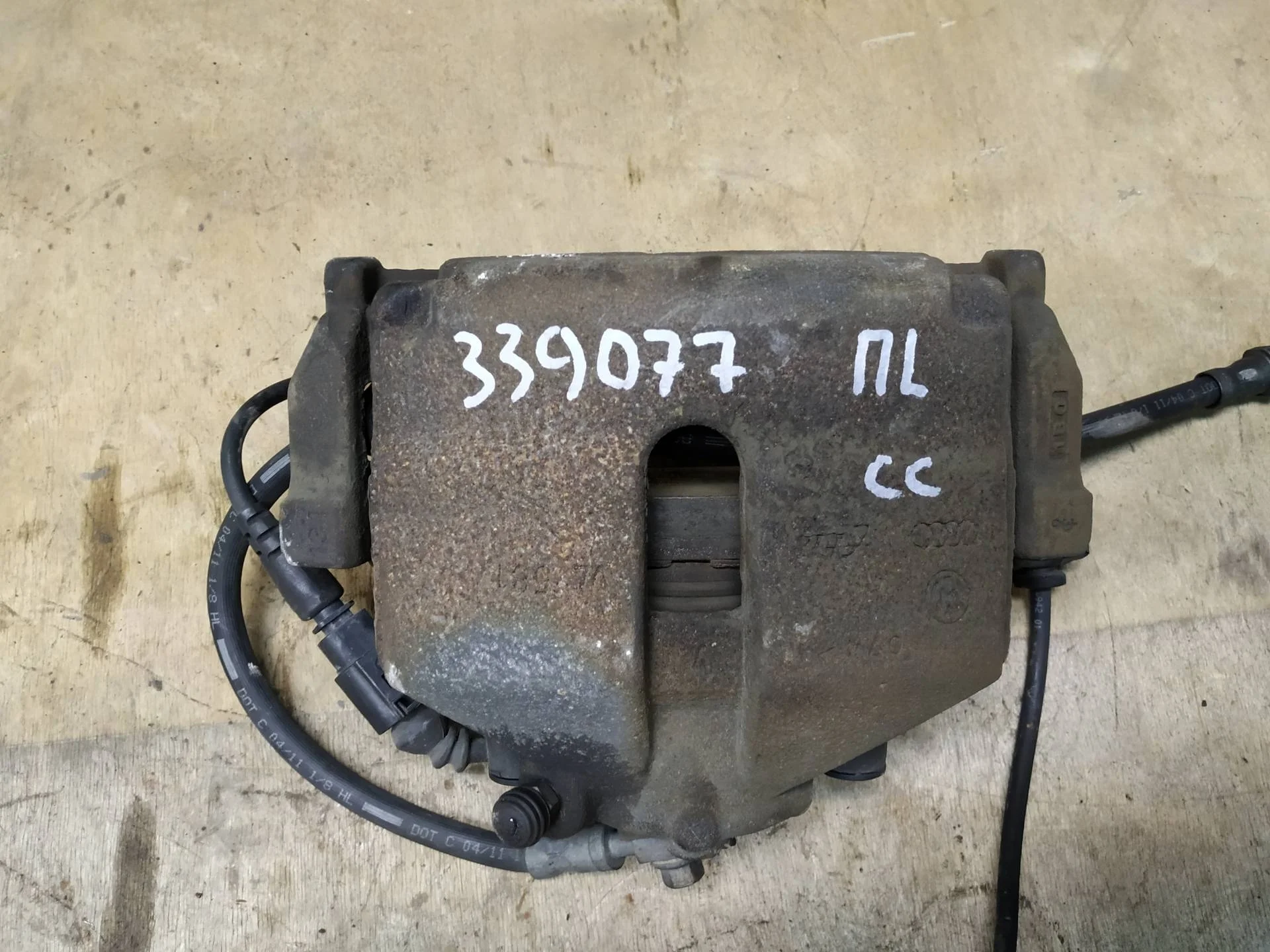 суппорт тормозной передний левый Volkswagen Passat CC  2008