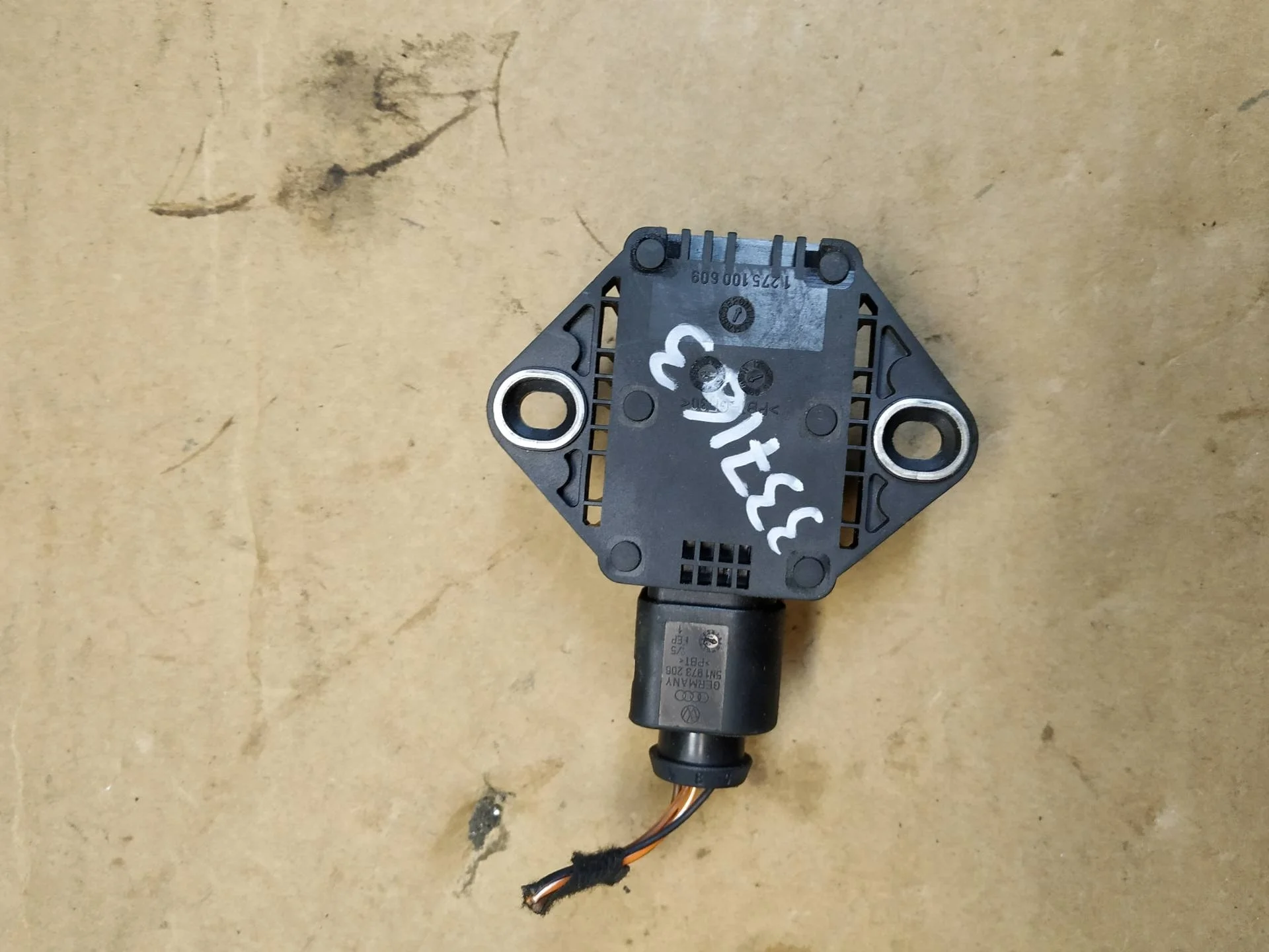 датчик ускорения Audi A4  2009