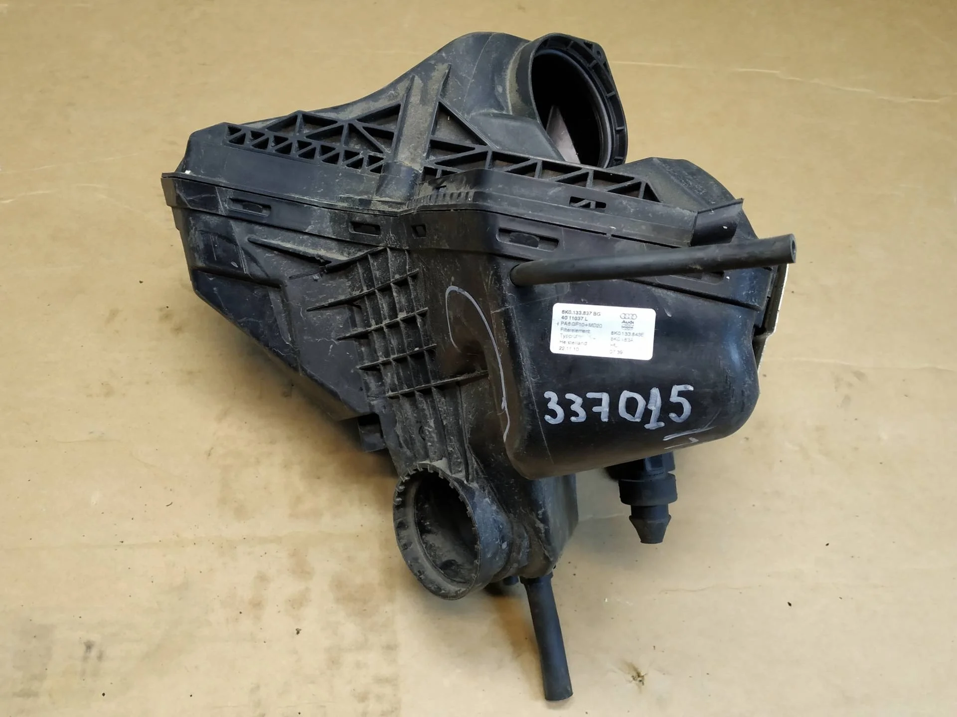 корпус воздушногo фильтра Audi A4  2009