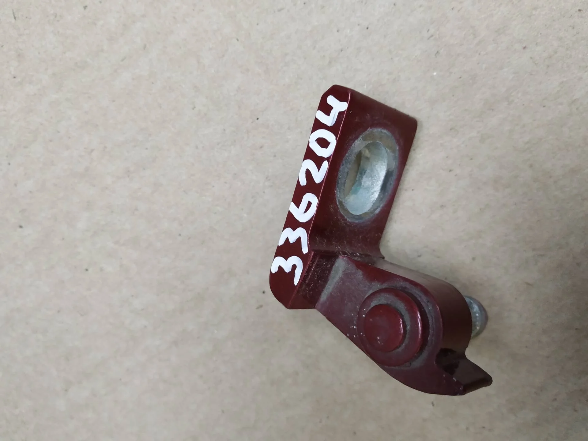 петля двери задней правой Volkswagen Tiguan  2014