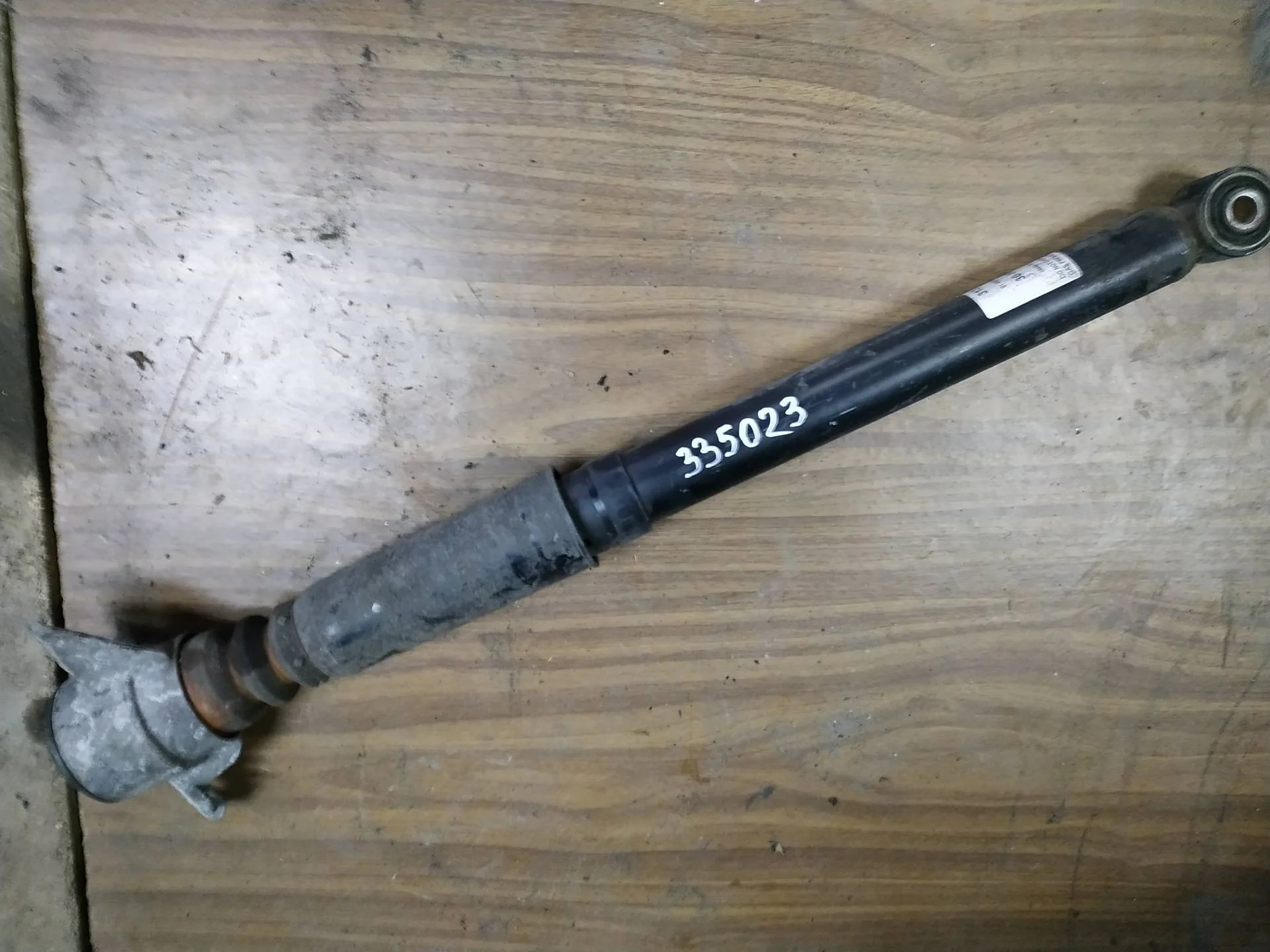 амортизатор задний Audi A4  2009