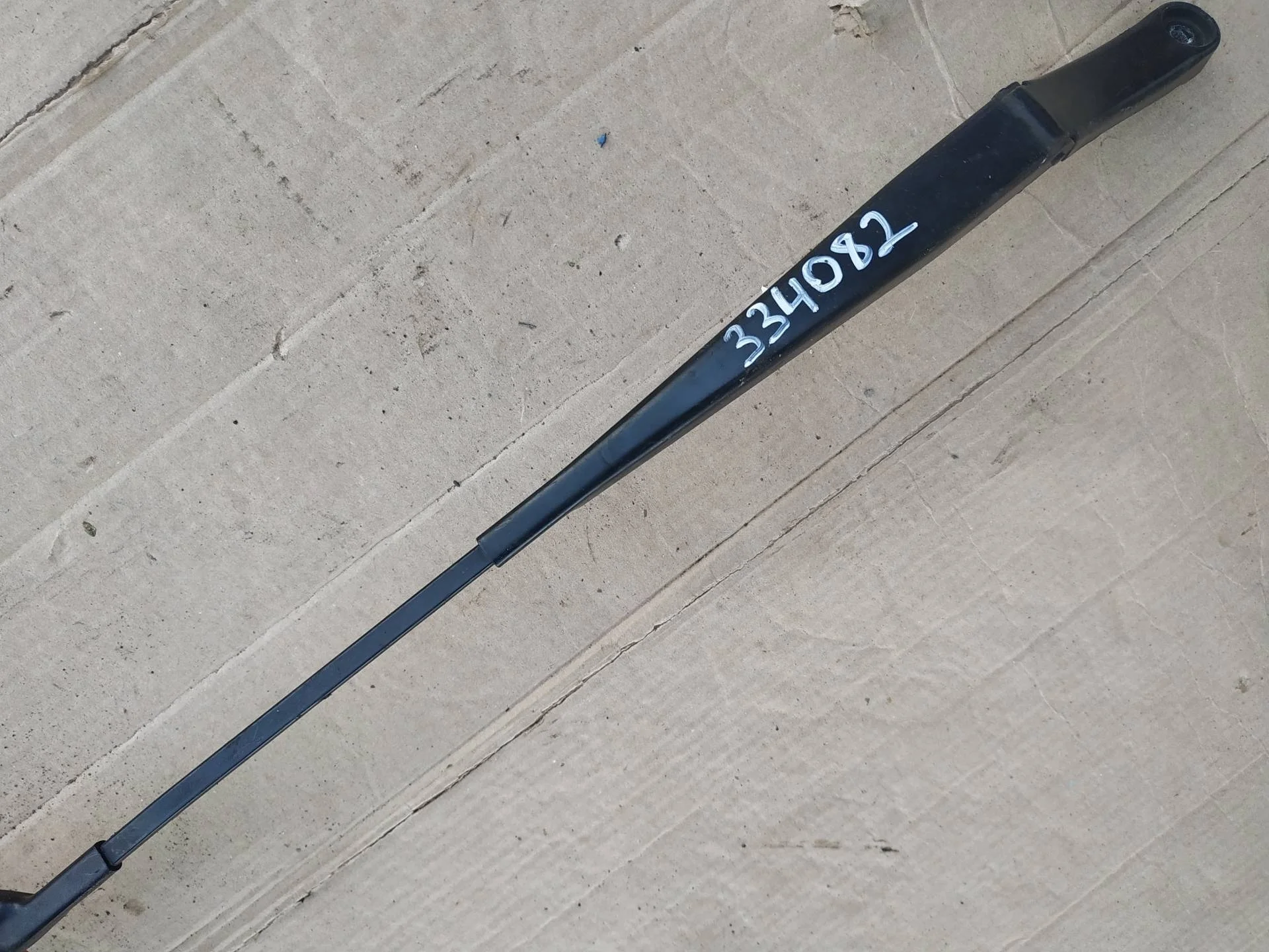 поводок стеклоочистителя левый Volkswagen Caddy 3  2010