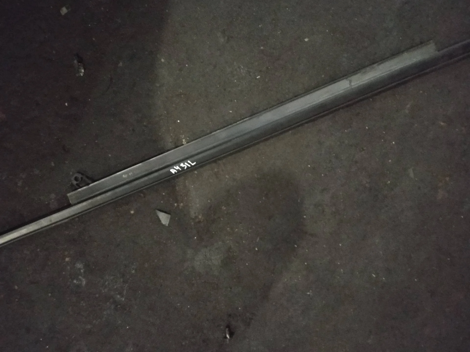 молдинг двери задней левой Audi A4  2009