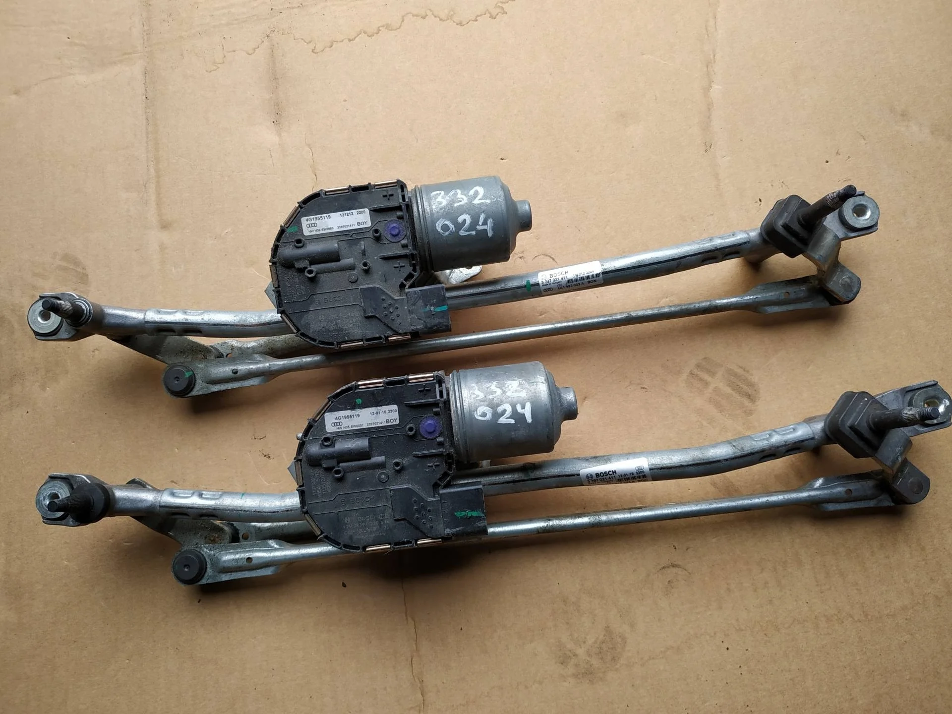 трапеция стеклоочистителя Audi A6  2010