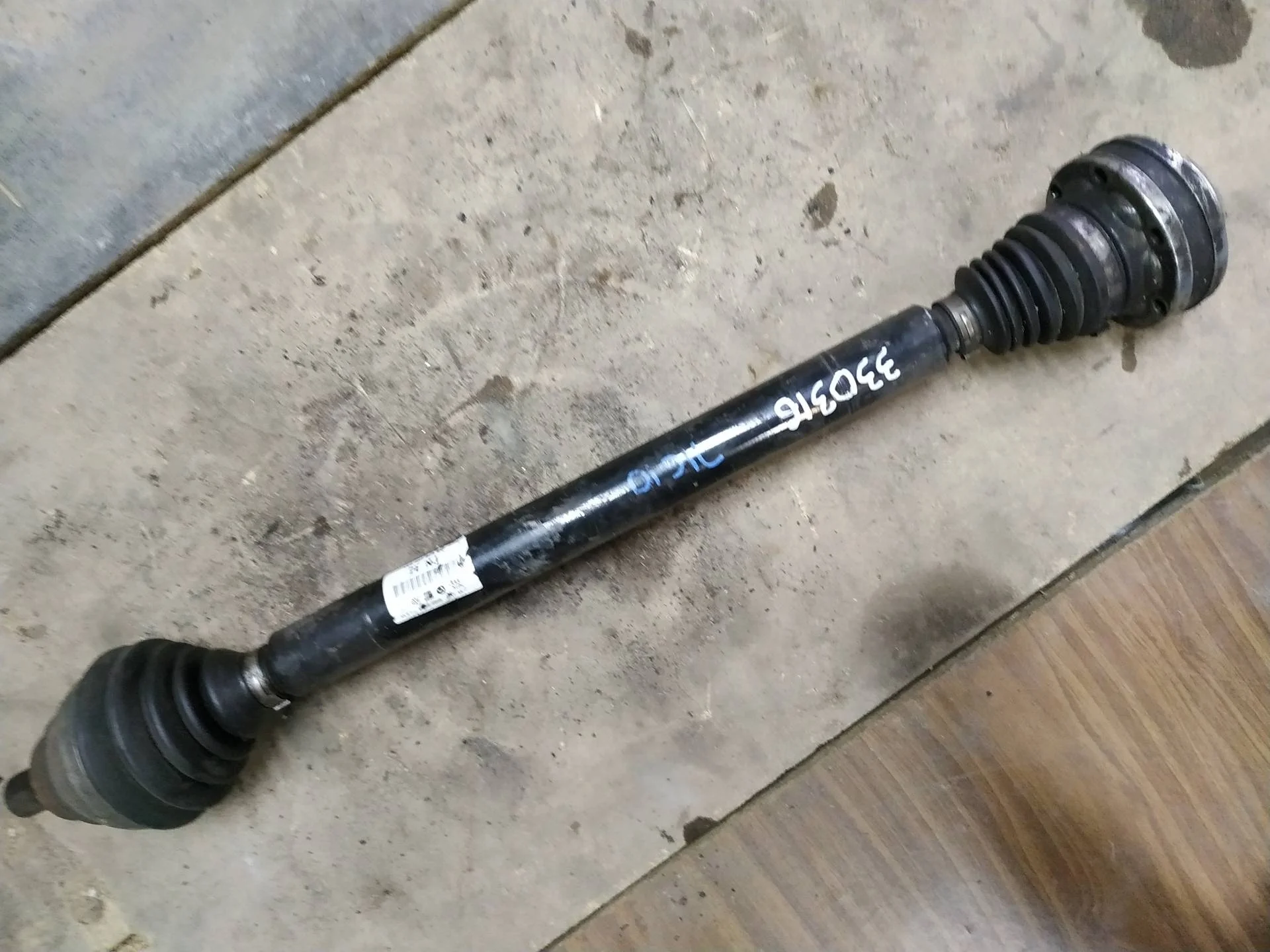 полуось передняя правая Volkswagen Caddy 3  2010