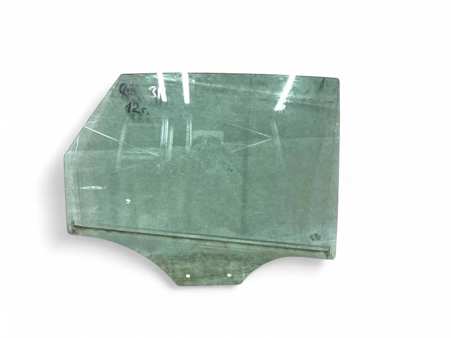 стекло двери задней правой Audi Q3 8U  2011