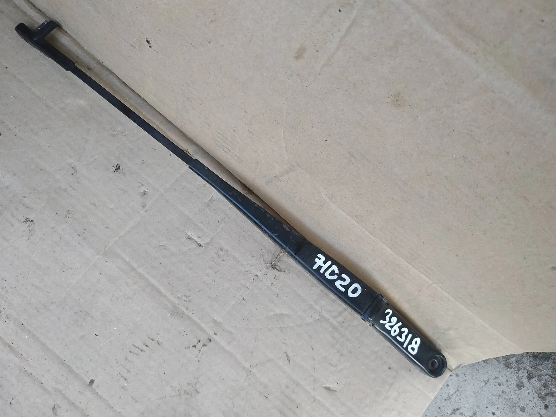 поводок стеклоочистителя левый Volkswagen Caddy 3  2010