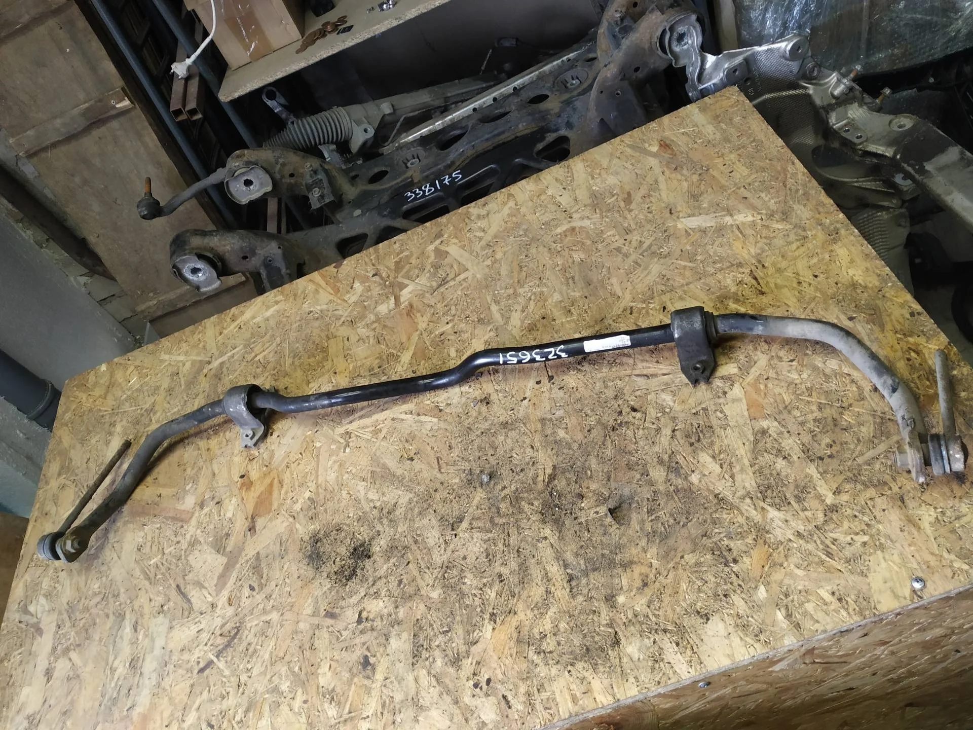 стабилизатор передний Volkswagen Passat B6  2008