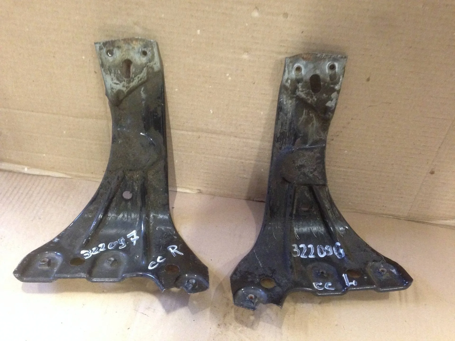 кронштейн крыла правый Volkswagen Passat CC  2008