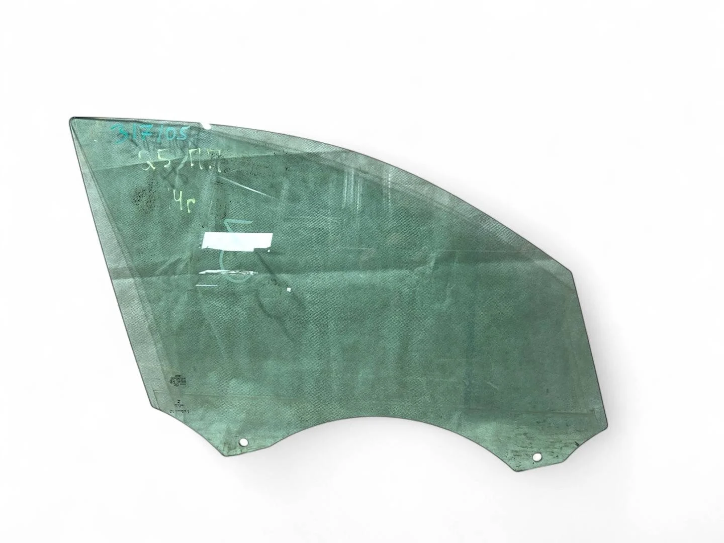 стекло двери передней правой Audi Q5  2010