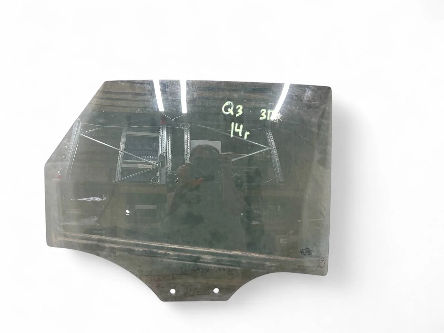стекло двери задней правой Audi Q3 8U  2011