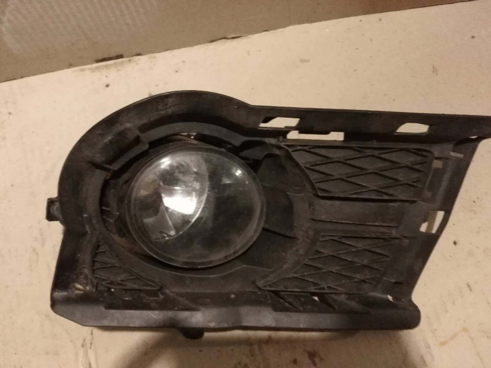 фара противотуманная левая Volkswagen Tiguan 2009