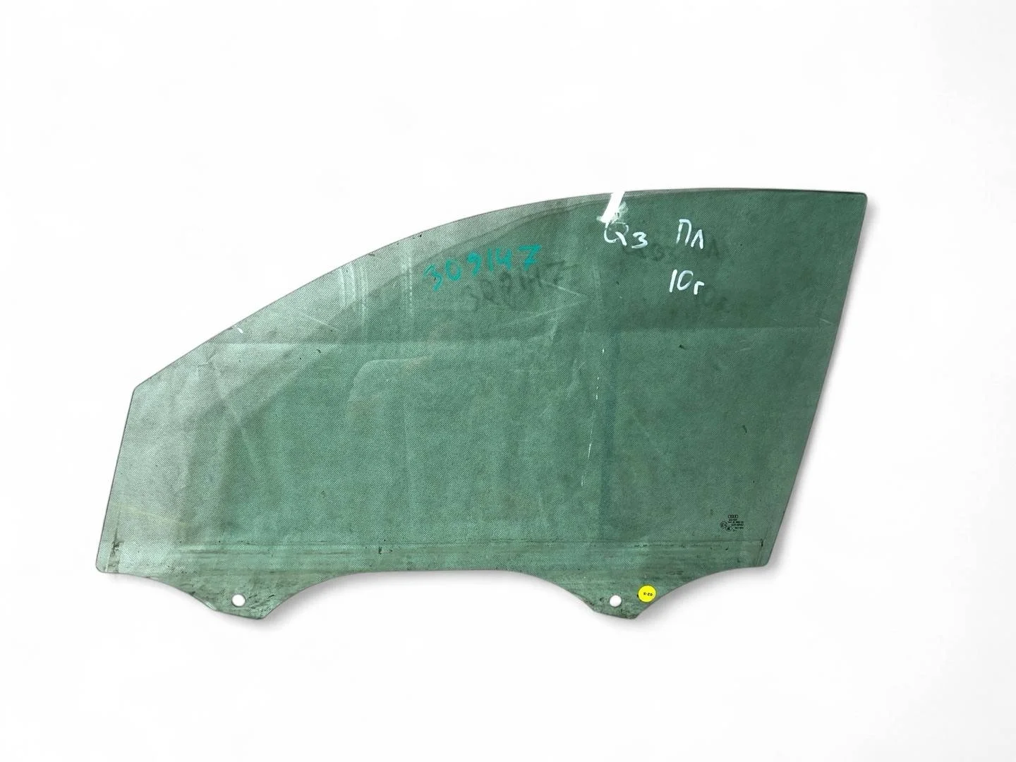 стекло двери передней левой Audi Q3 8U  2011