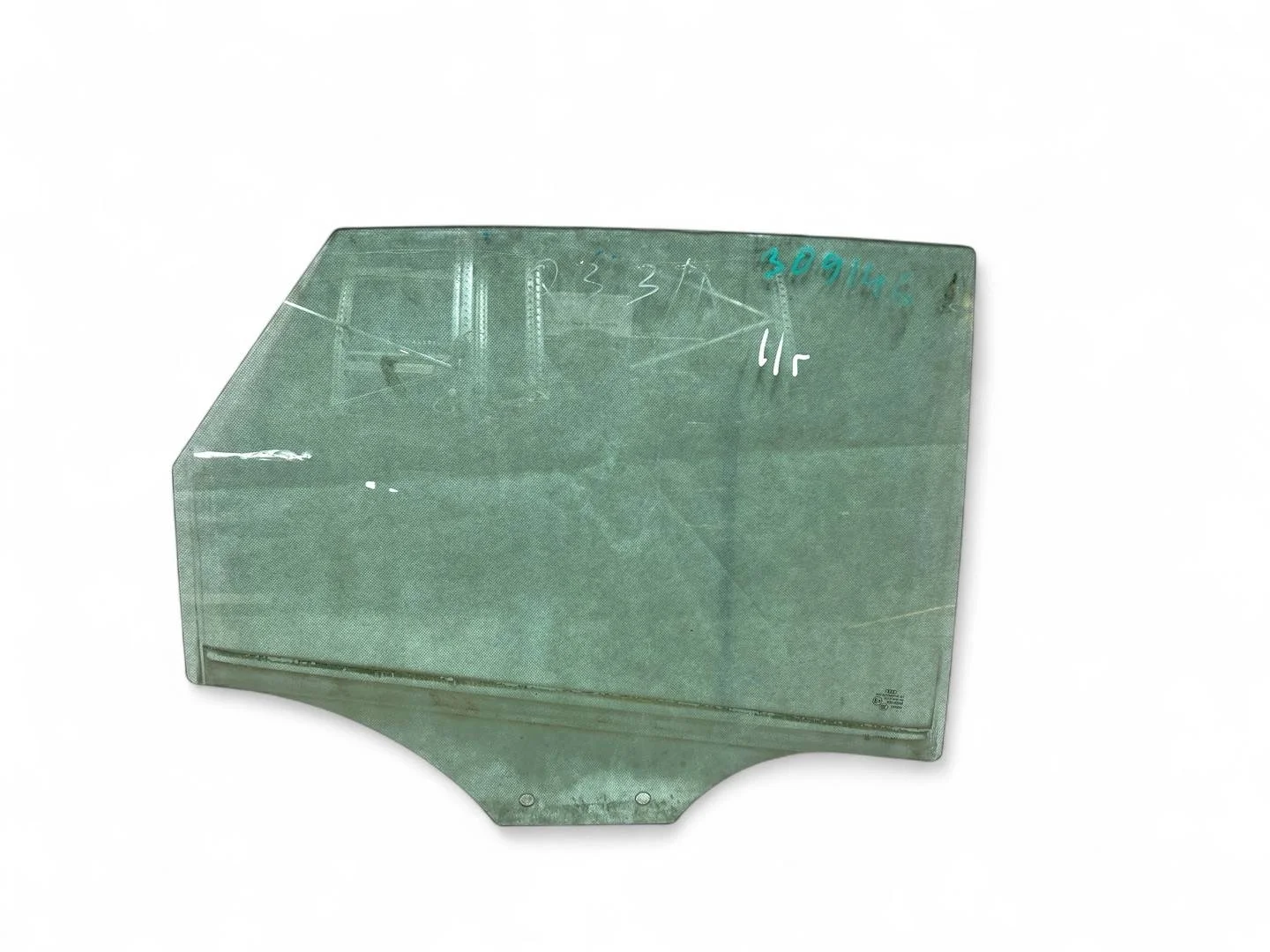 стекло двери задней правой Audi Q3 8U  2011