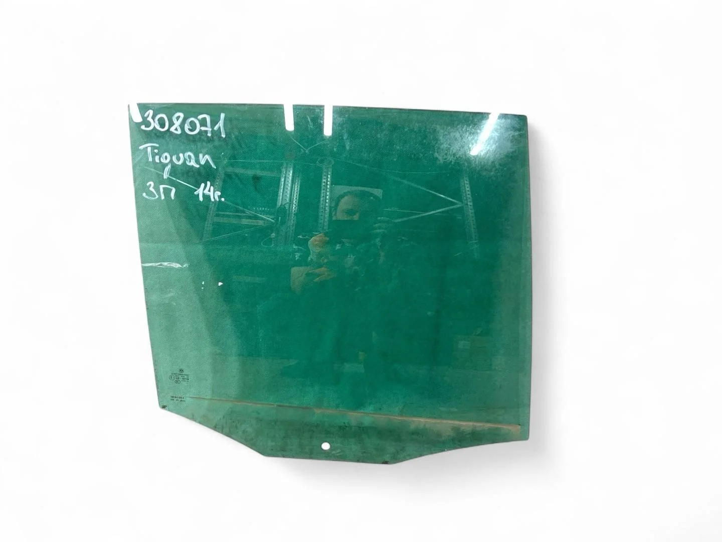 стекло двери задней правой Volkswagen Tiguan  2009