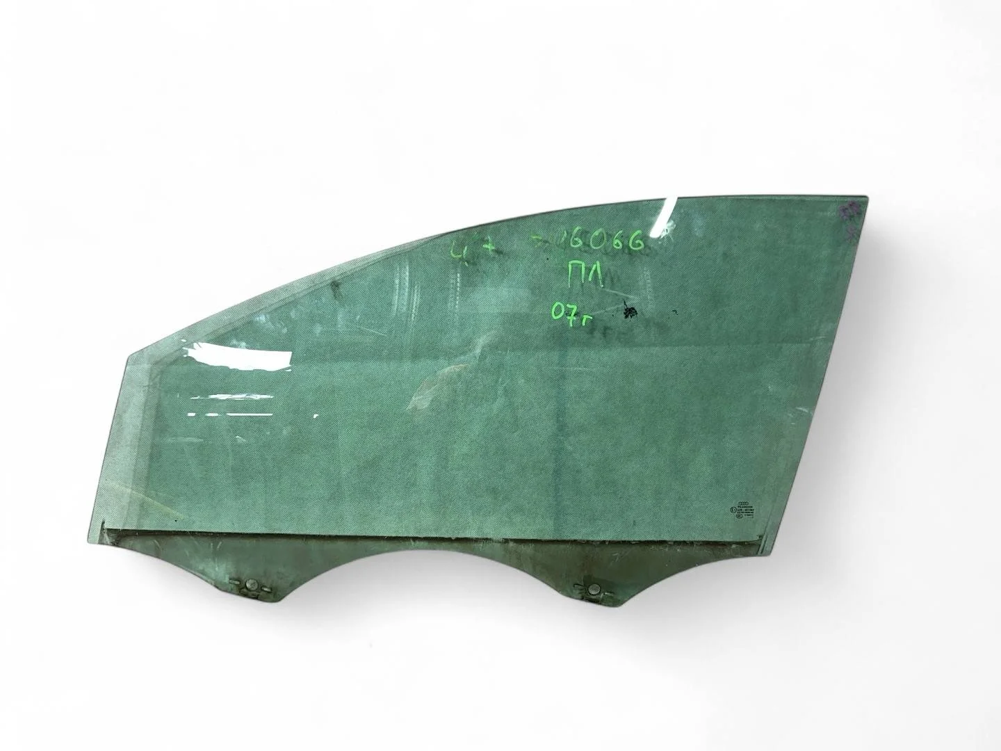 стекло двери передней левой Audi Q7  2008