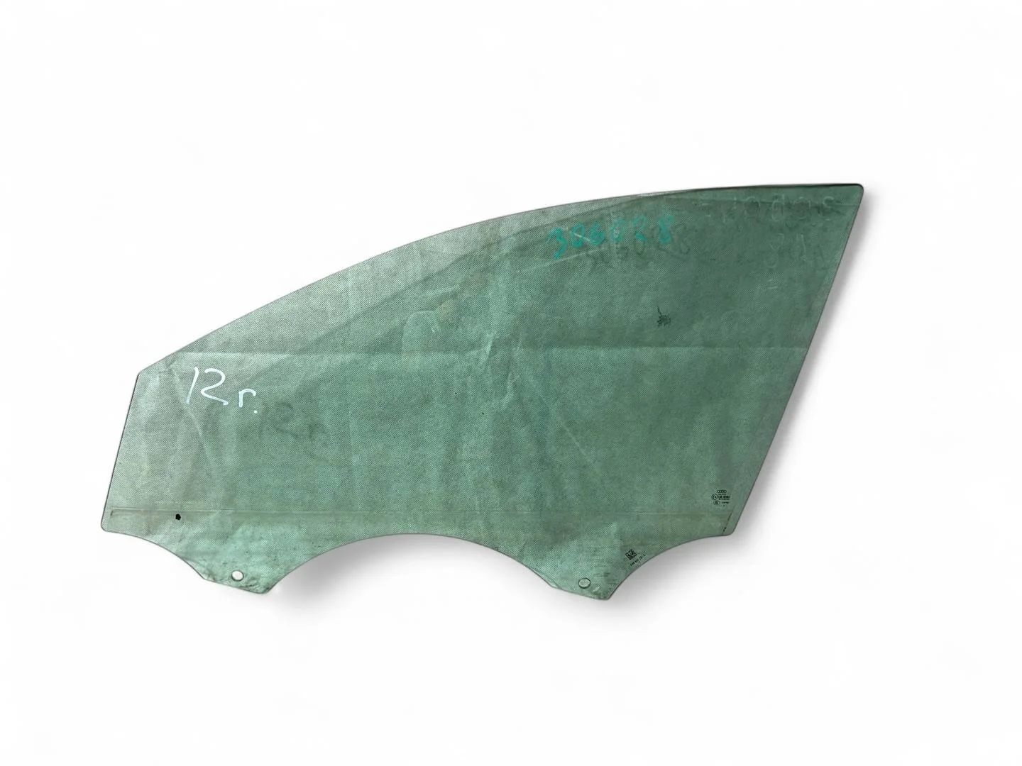 стекло двери передней левой Audi A8 D4/4H  2010