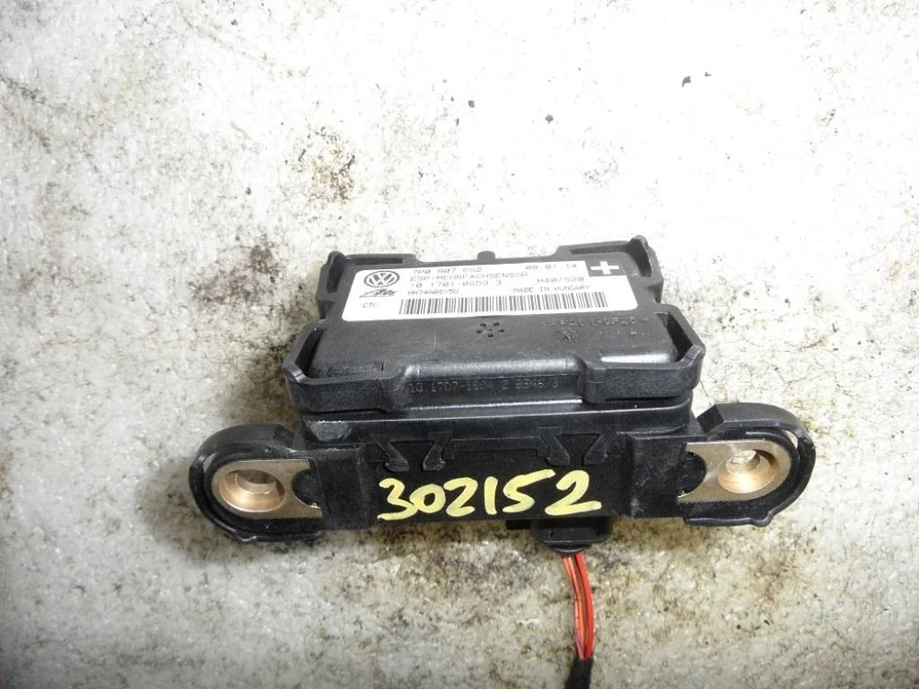 датчик ускорения Audi Q7  2013